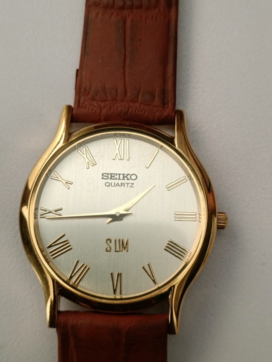 Vintage Seiko Quartz Japan Made White Dial Men’s Wrist Watch Looking Good