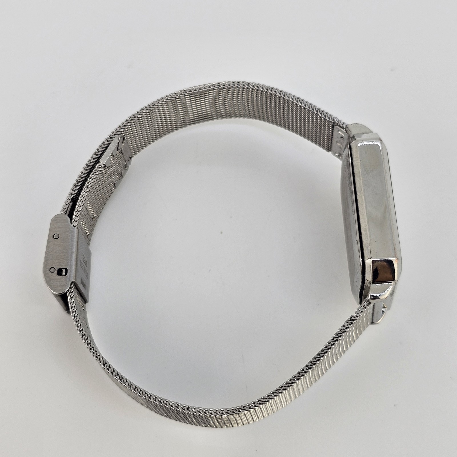 23MM Watch Women Analog Gray Dial Gray Mesh Bands NEW Battery