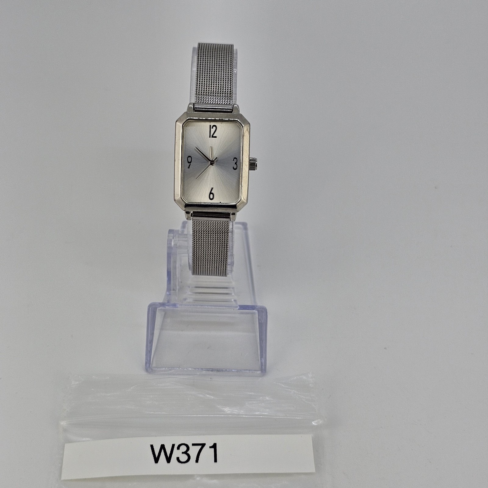 23MM Watch Women Analog Gray Dial Gray Mesh Bands NEW Battery