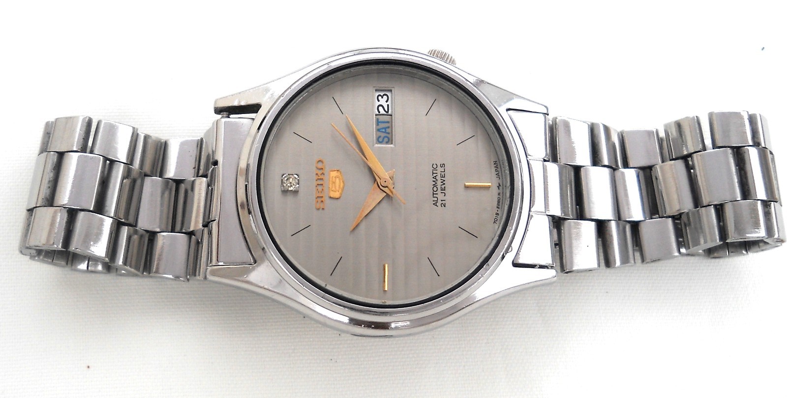 Vintage Seiko 5 Automatic Watch Silver Grey Lined Dial 7019-8260 21J Japan