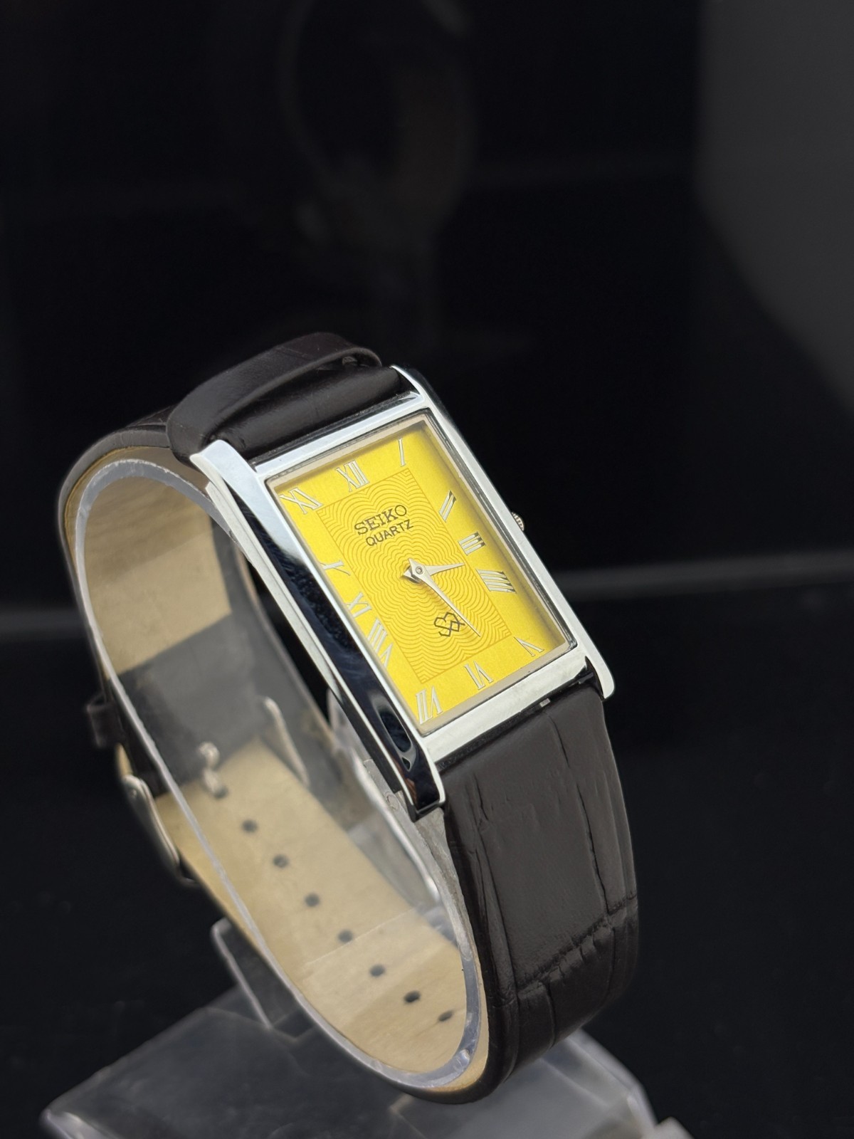 Vintage Seiko Quartz Vintage Tone Tank Style Yellow Dial Dress Watch Japan