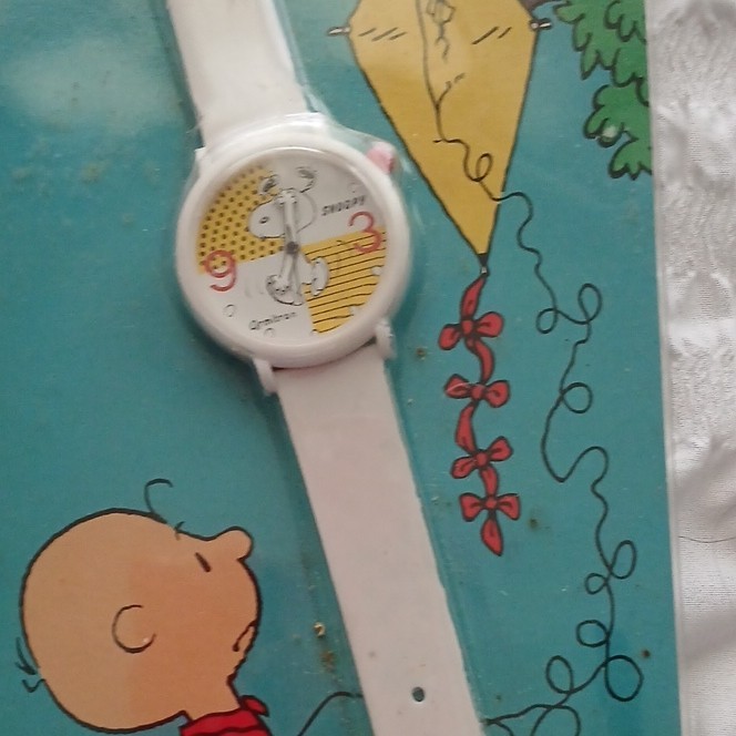 Armitron Peanuts Snoopy Kids Quartz Analog Cartoon Watch White Plastic Strap