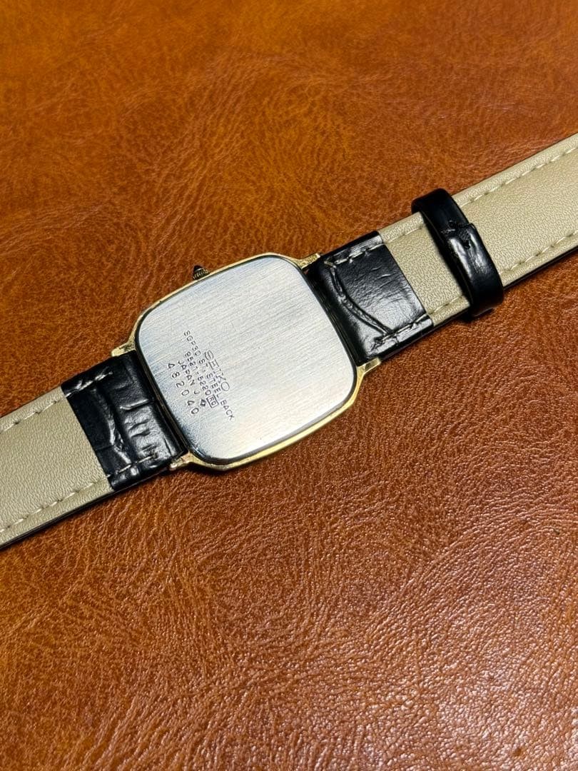 SEIKO Dolce 9521-5220 Quartz Mens Watch Gold Rectangular 1984 New Battery Japan