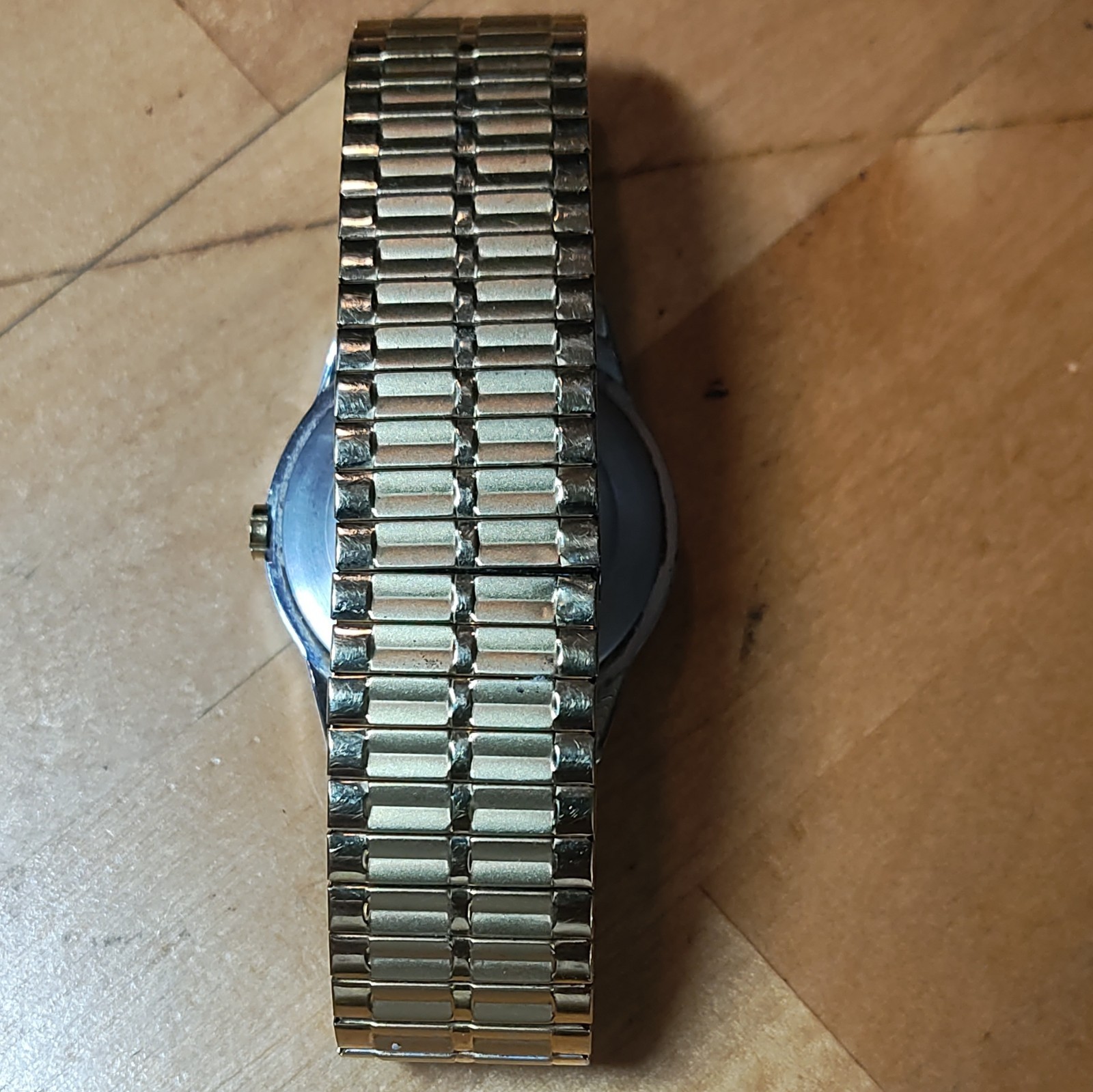 Timex Indiglo Men’s Quartz Analog Gold Tone Bracelet White Dial Day/Date WR30m