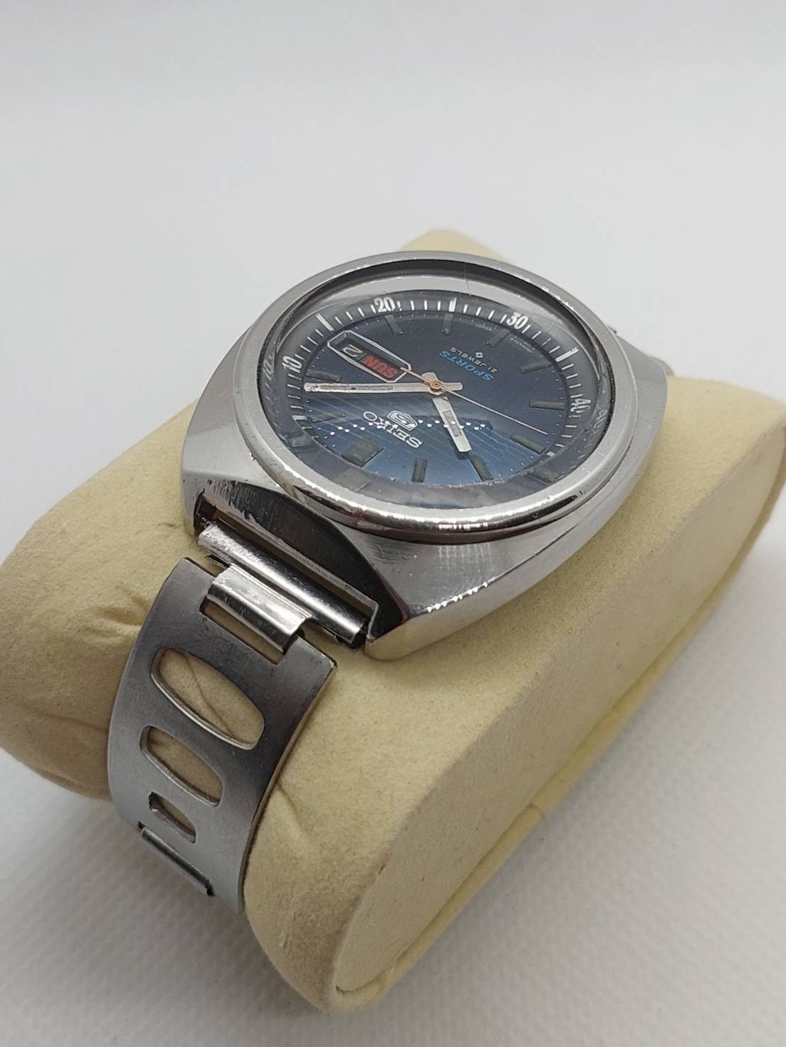 Vintage Seiko 5 Sports 6119 Automatic Blue Dial – Inner Bezel Non-Rotating.