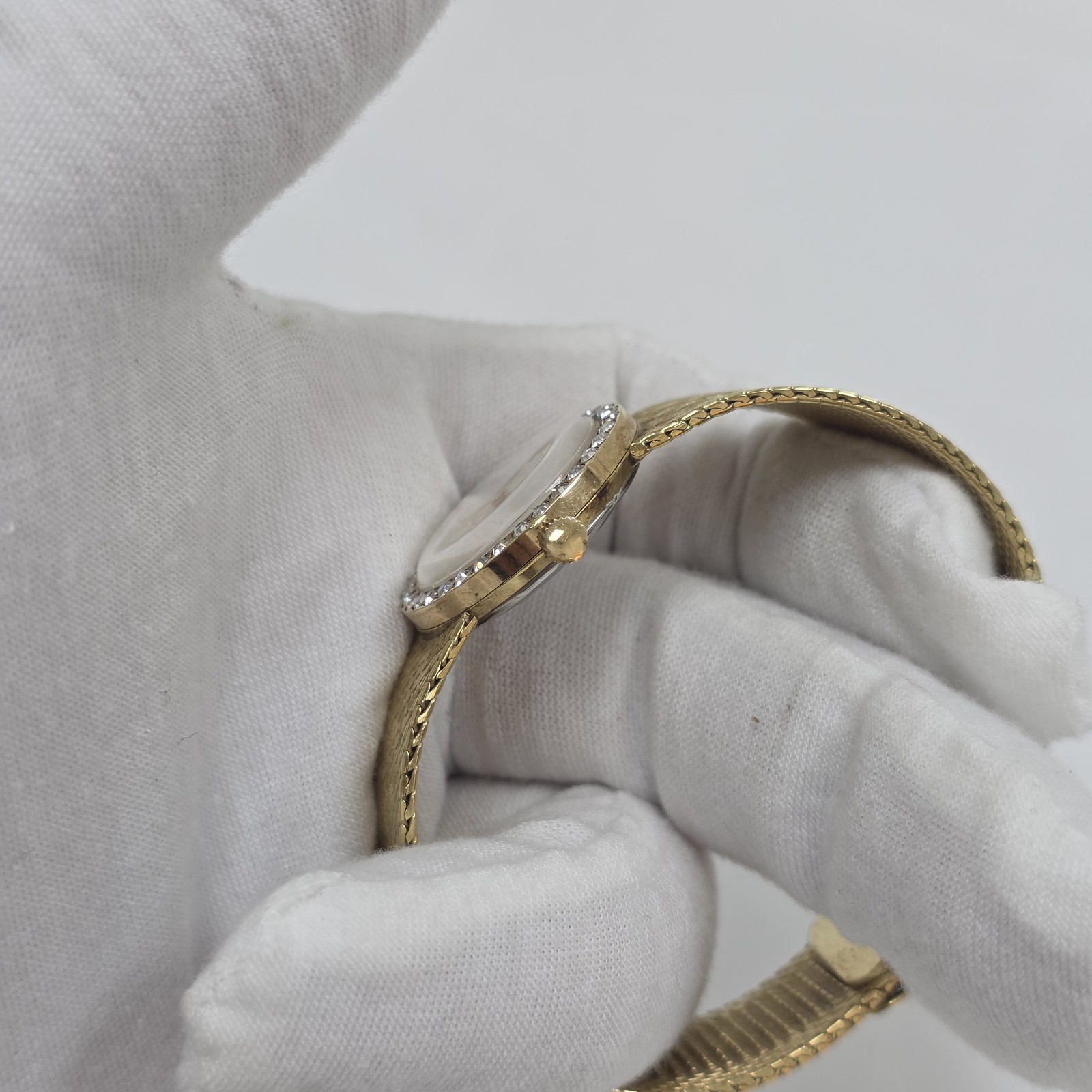 Vintage Elegant Sandoz Ladies Dress Wrist Watch Rhinestone Gold Tone 17J Swiss
