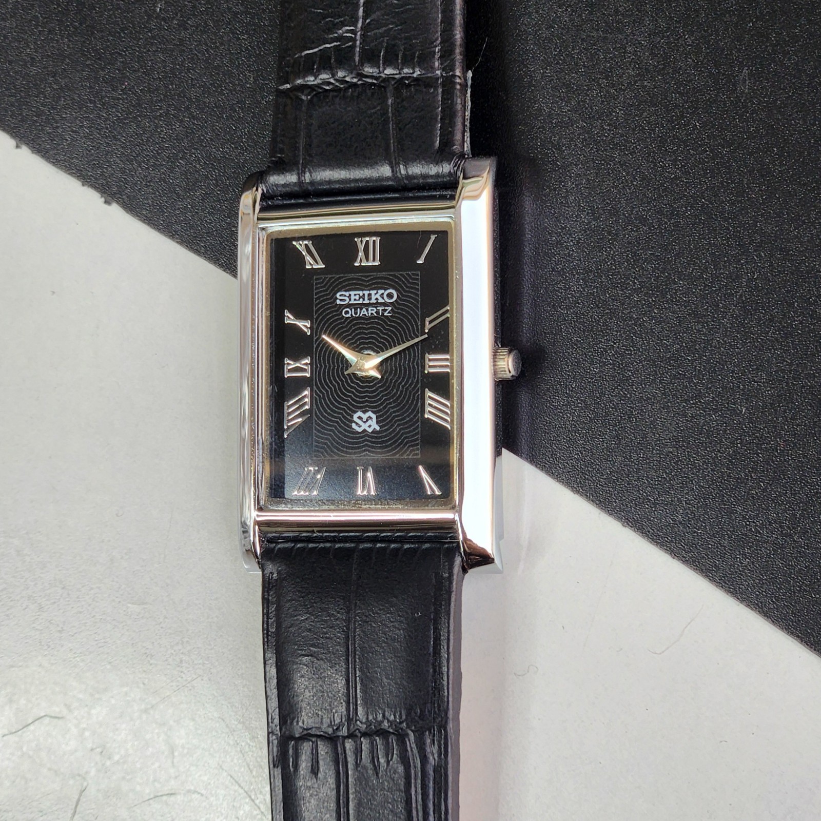 Vintage Seiko Slim Tank Quartz Men Black Dial Dress Watch-Free Shipping