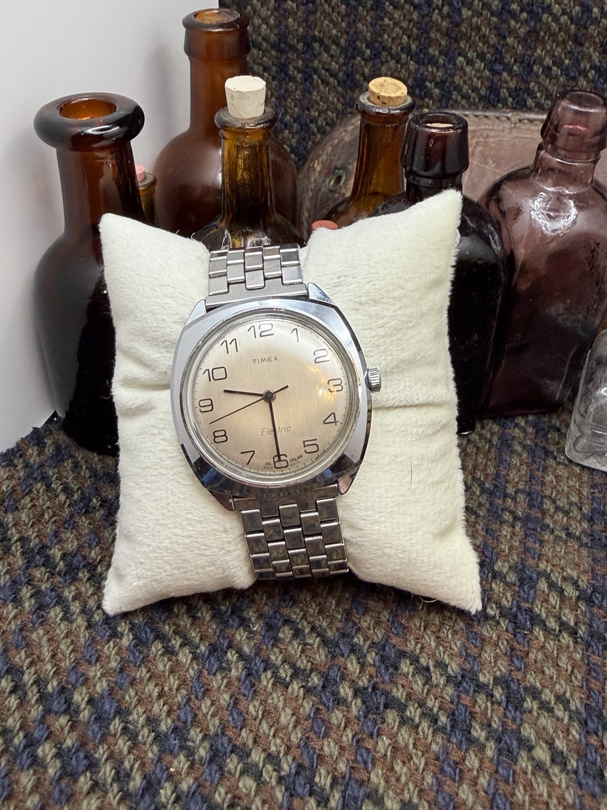 Vintage 1979 Timex Electric Watch, 47519-26079, A Cell, English Dial, Running!