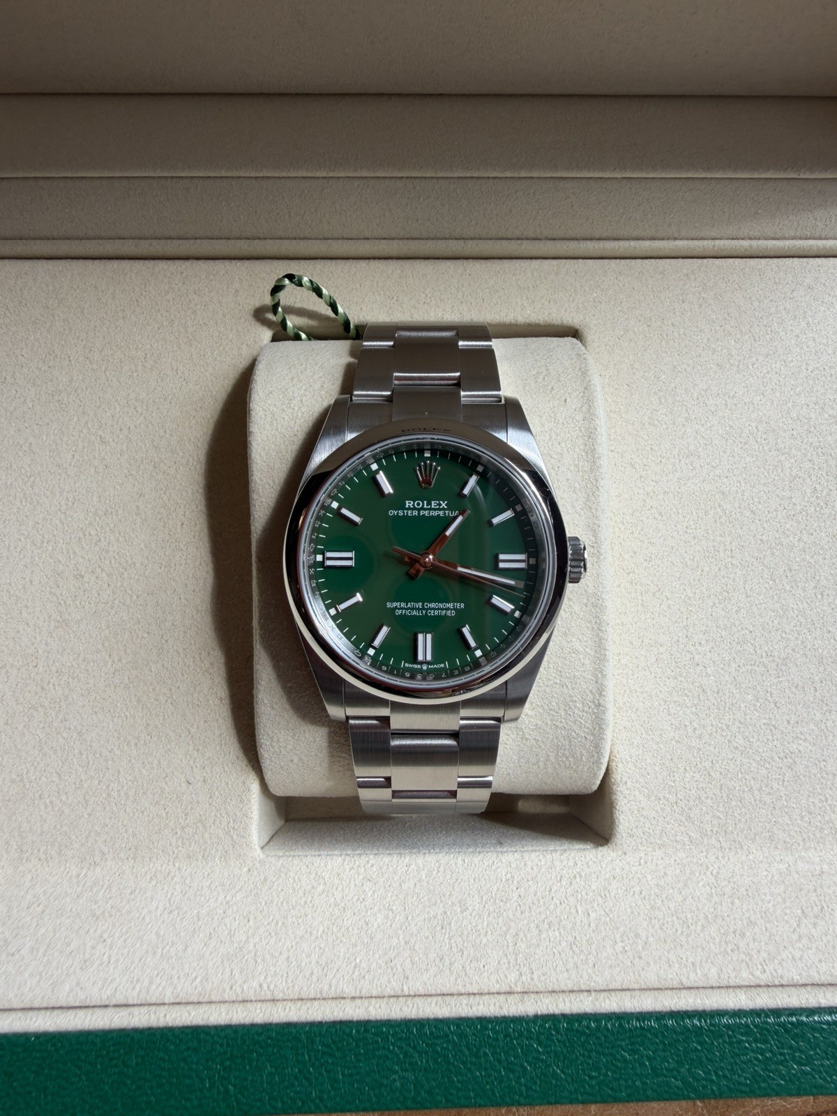 2026 NEW Rolex Oyster Perpetual 36mm Green Dial – Ref. 126000 – Oyster Bracelet.