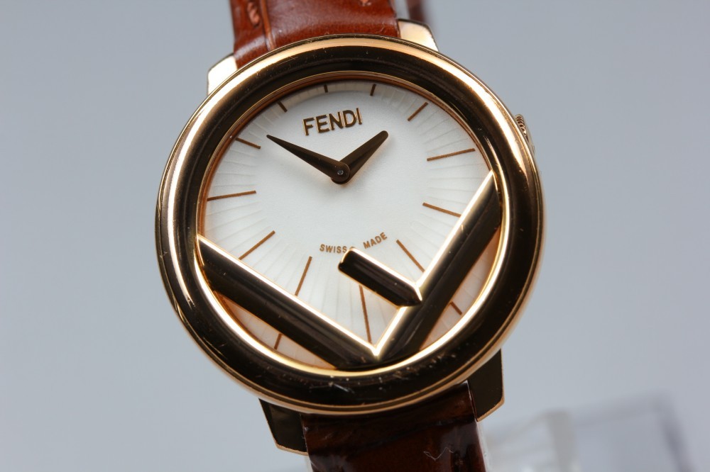 Near MINT FENDI Runaway 71000S White Gold Quartz 28mm Ladies Watch w/ Box