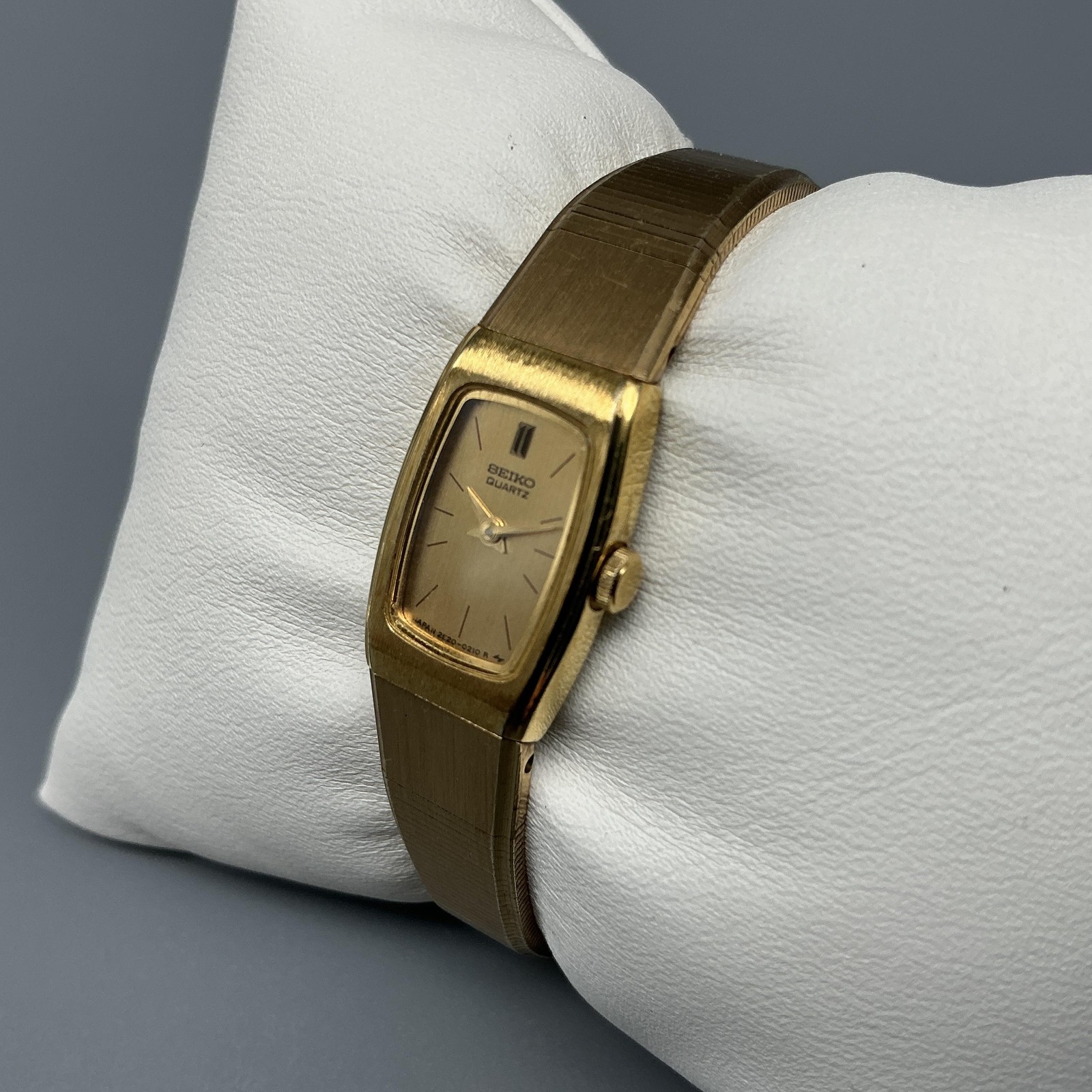 Vintage Seiko Womens Watch 13mm Gold Tone Rectangle 2E20-5139 New Battery 5″