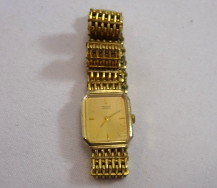 VINTAGE SEIKO LADIES QUARTZ 16mm WRIST WATCH ON 12mm BAND GOLD TONE 2C20-0920 R