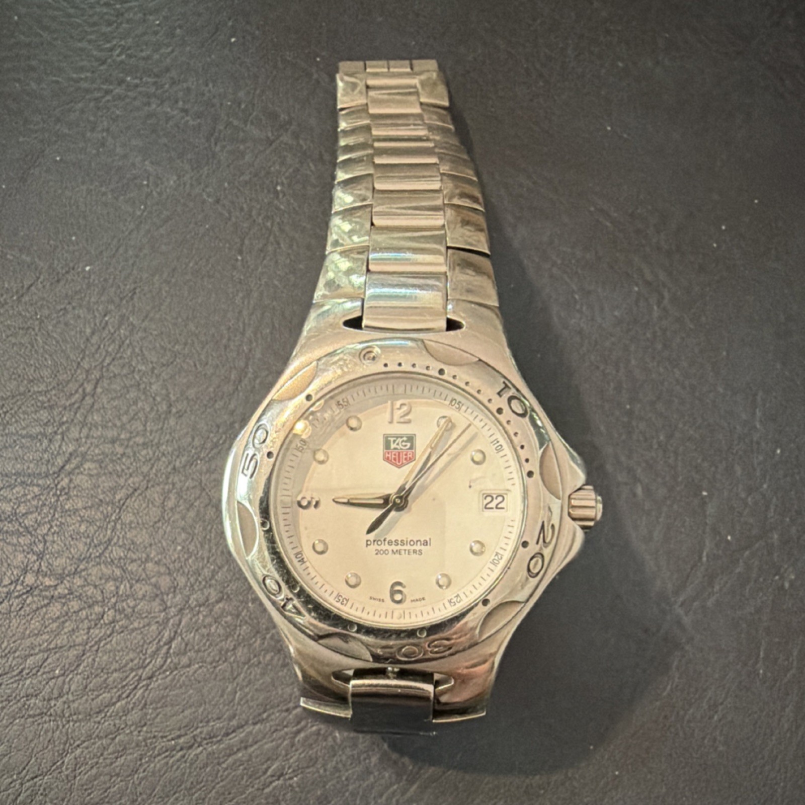 TAG Heuer Professional midsize Quartz 200m Silver Dial Date Watch