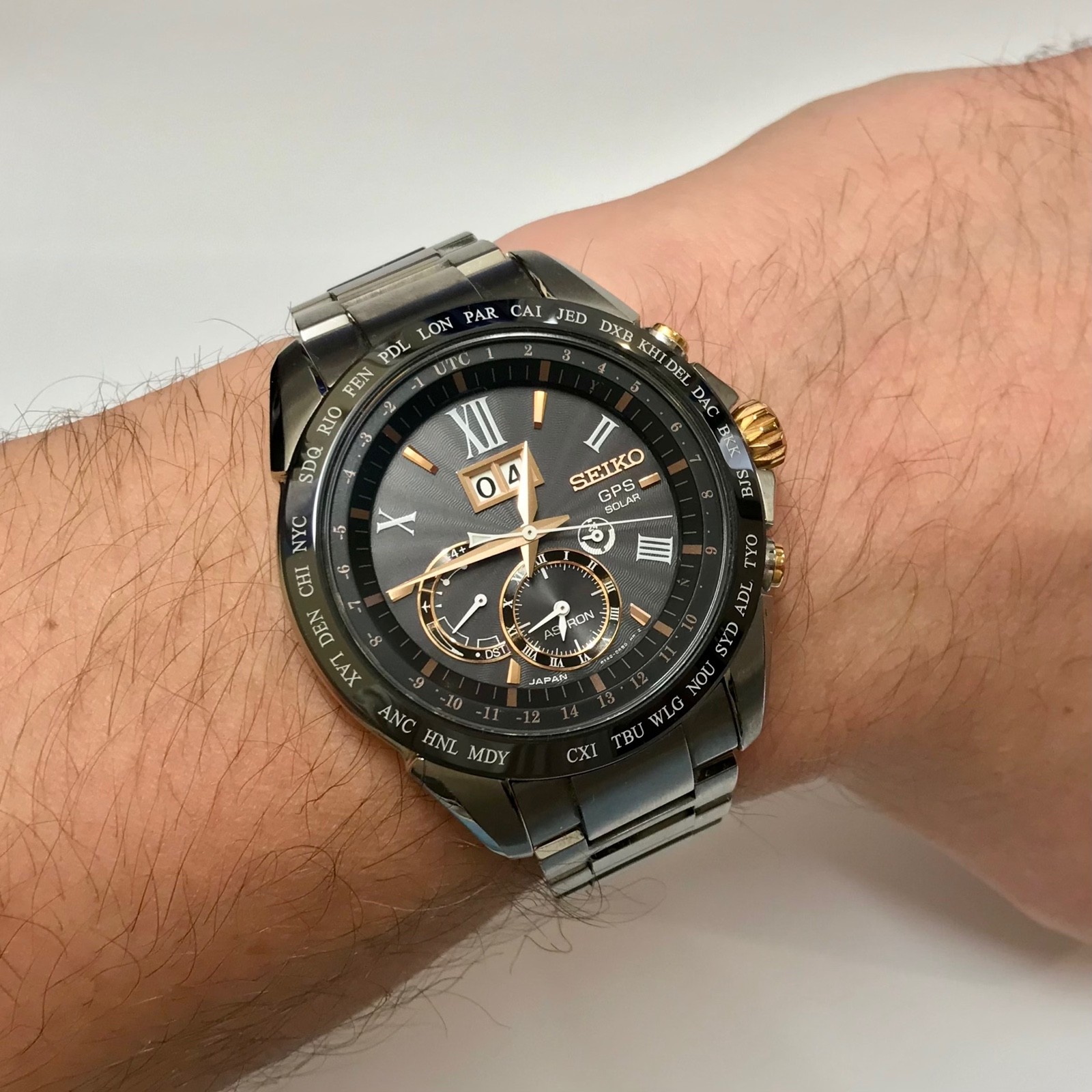 Seiko Astron 8X42 GPS Solar Big-Date Mens Sapphire Set 10 BAR Watch