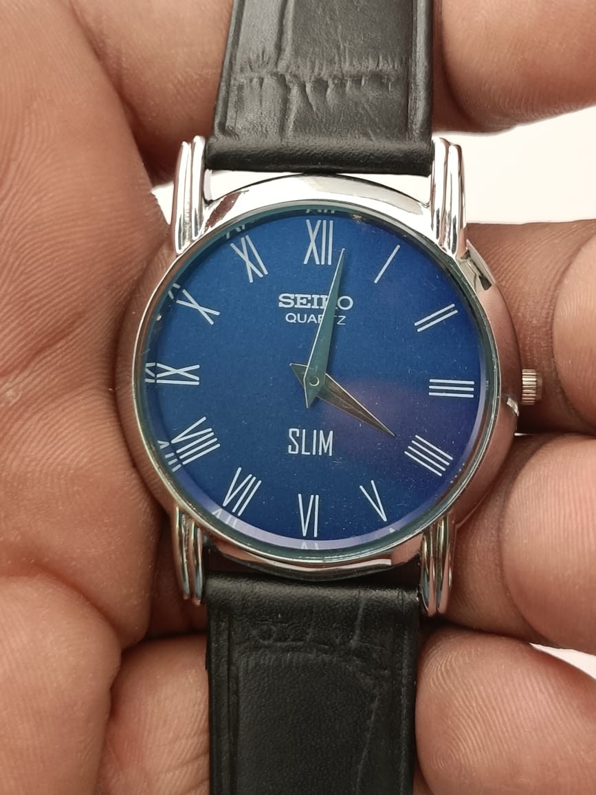 Vintage Seiko Quartz Japan Made Blue Dial Men’s Wrist Watch Looking Good