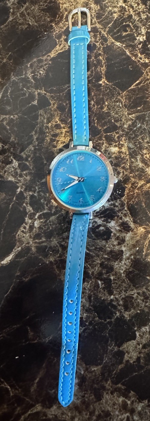 ⌚️⌚️Vintage Blue Quartze Pleather Band Women’s Watch⌚️⌚️