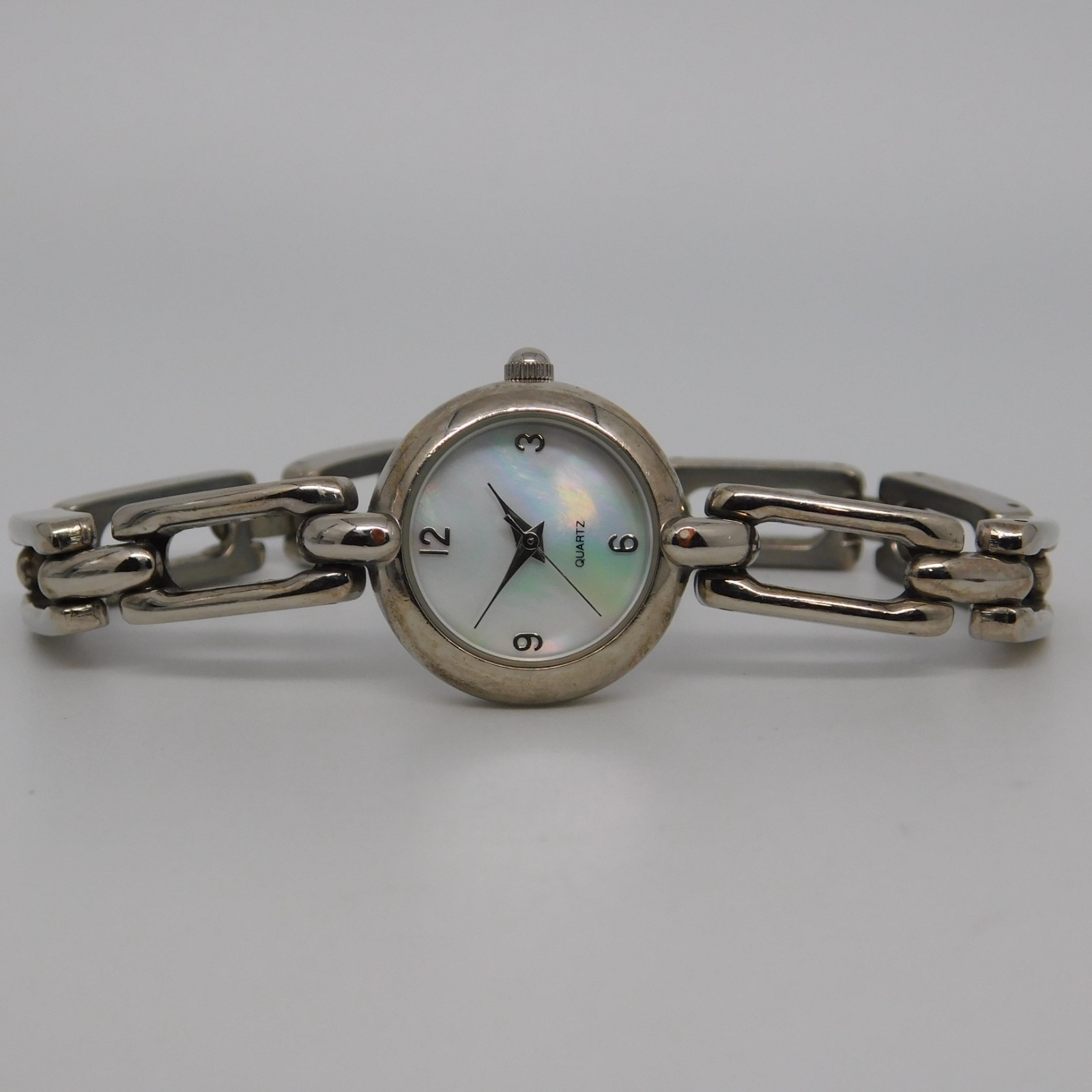 Mother-of-Pearl Dial Quartz Analog Women’s Watch Sz. 7 1/4″ New Battery