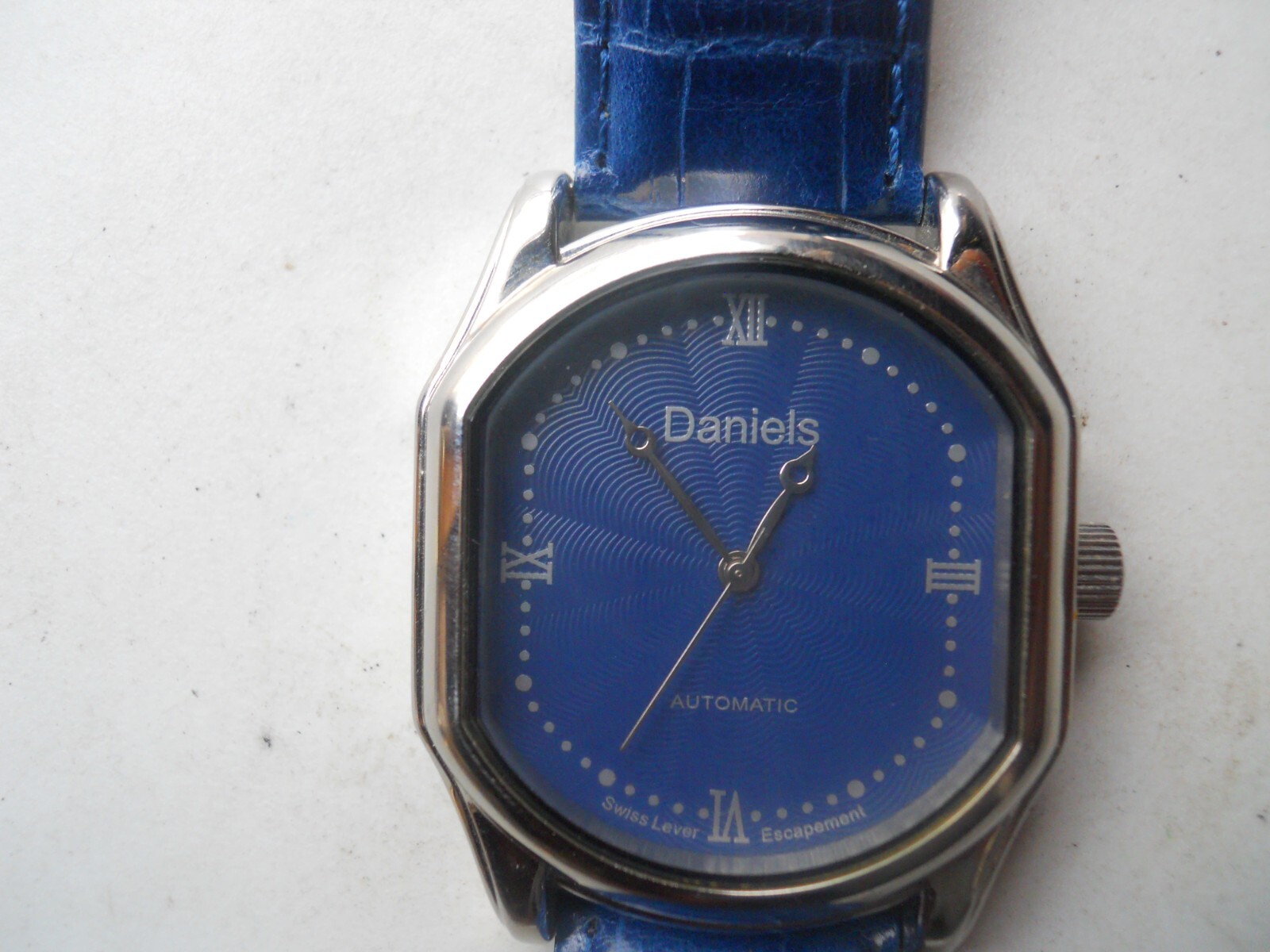 Daniels Automatic men’s blue leather wristwatch.Swiss lever escapement 21 Rubies