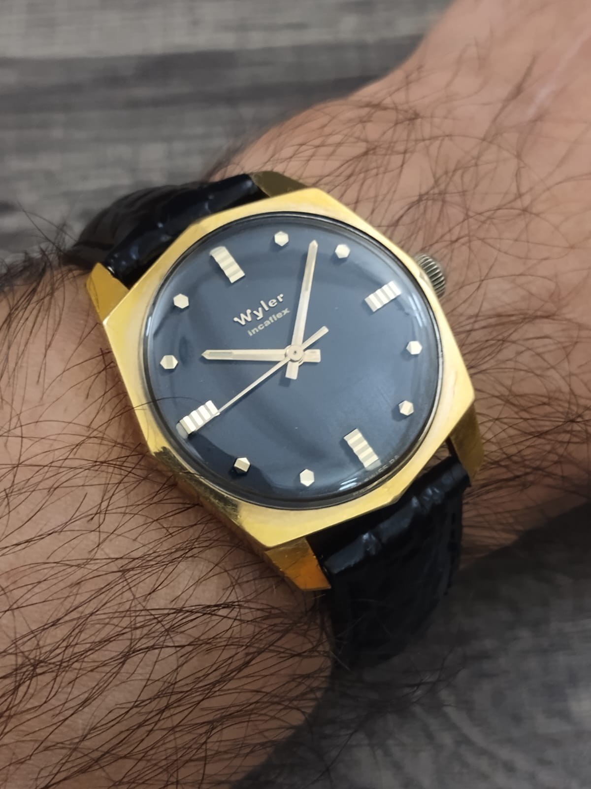 WYLER Incaflex -rare OCTAGON faceted Case- RARE Black GLOSS Dial – ETA 2354