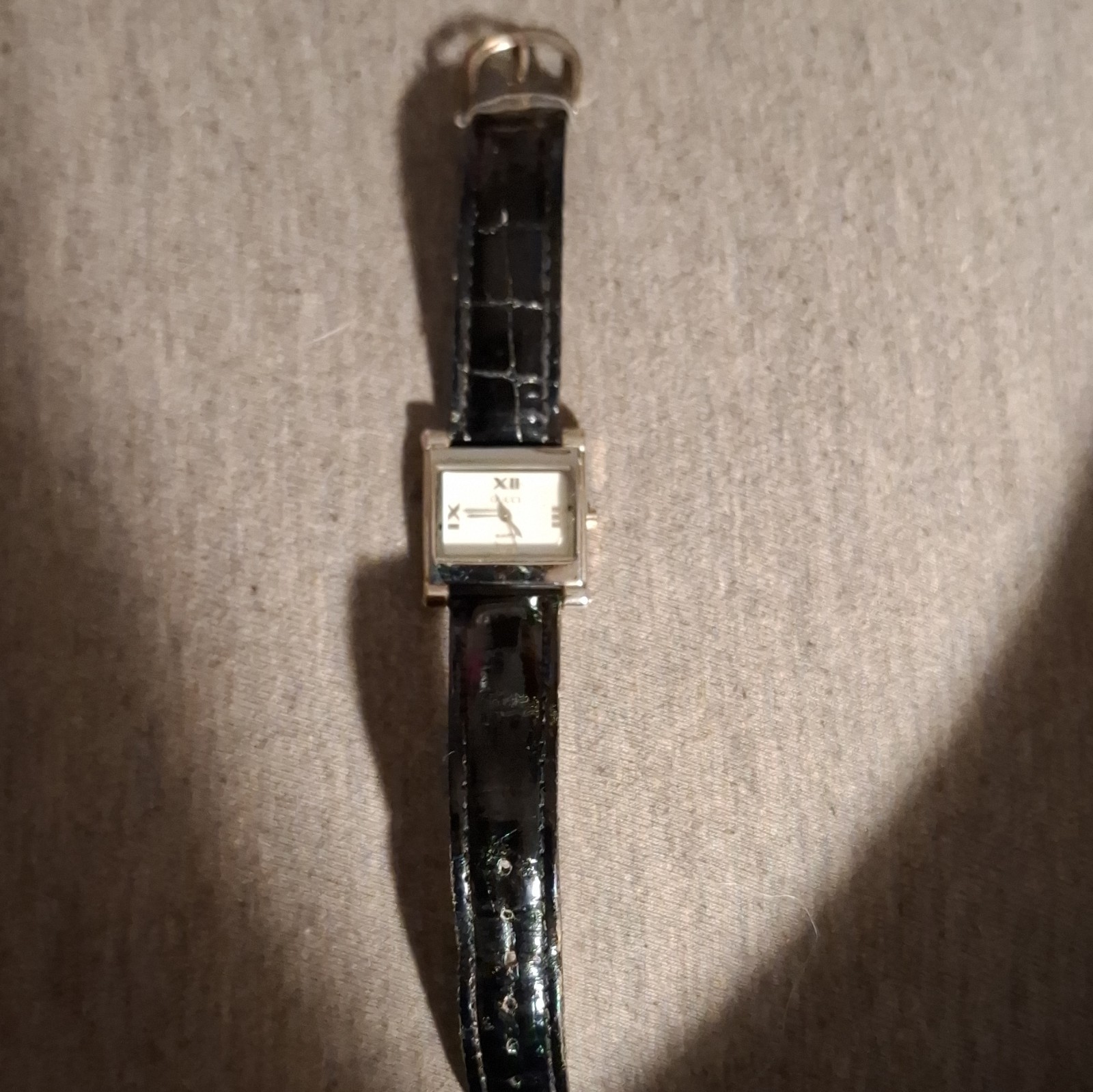 Gucci Women’s Quartz Analog Rectangle Watch White Dial Roman, Black Leather
