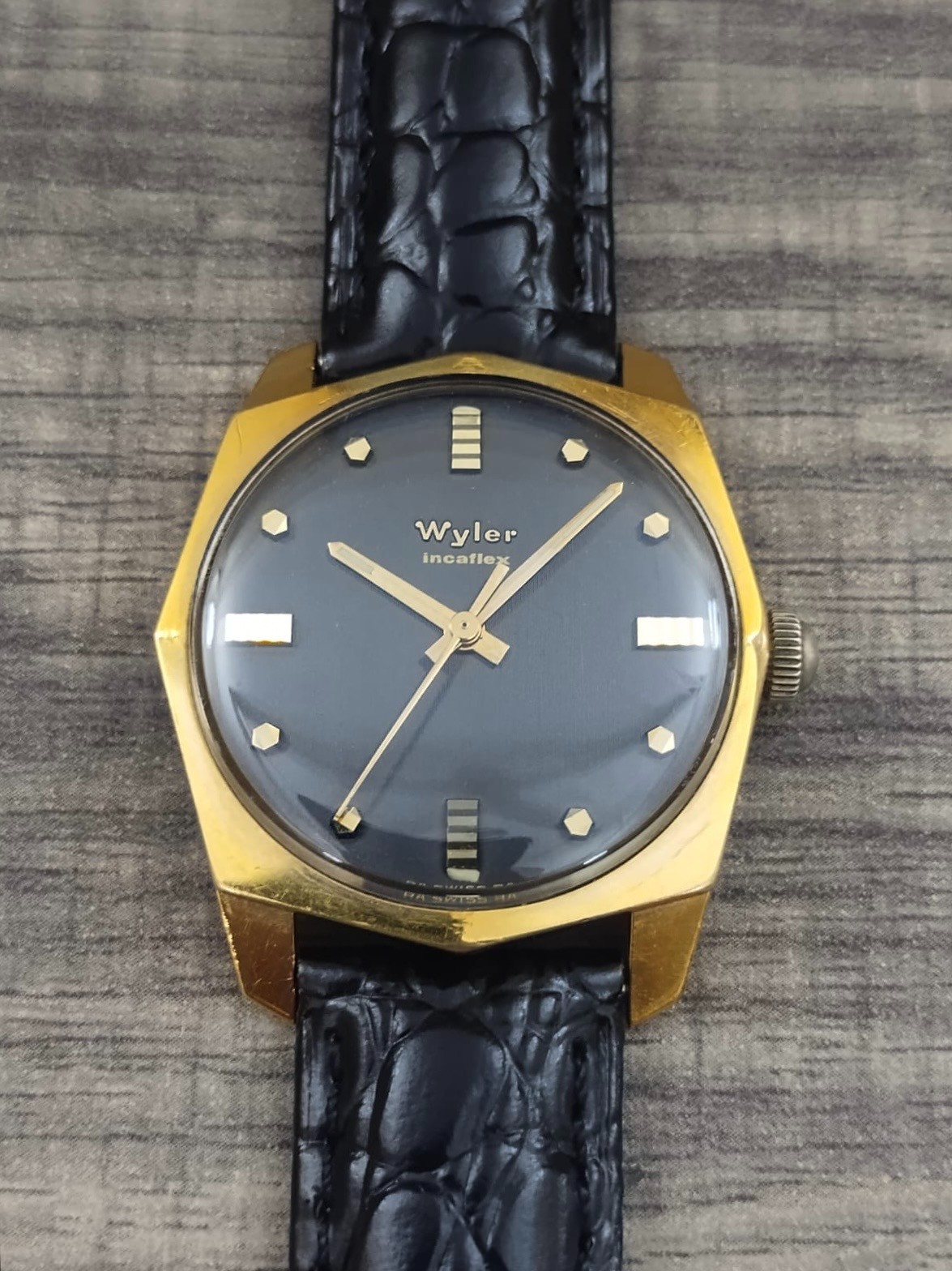 WYLER Incaflex -rare OCTAGON faceted Case- RARE Black GLOSS Dial – ETA 2354