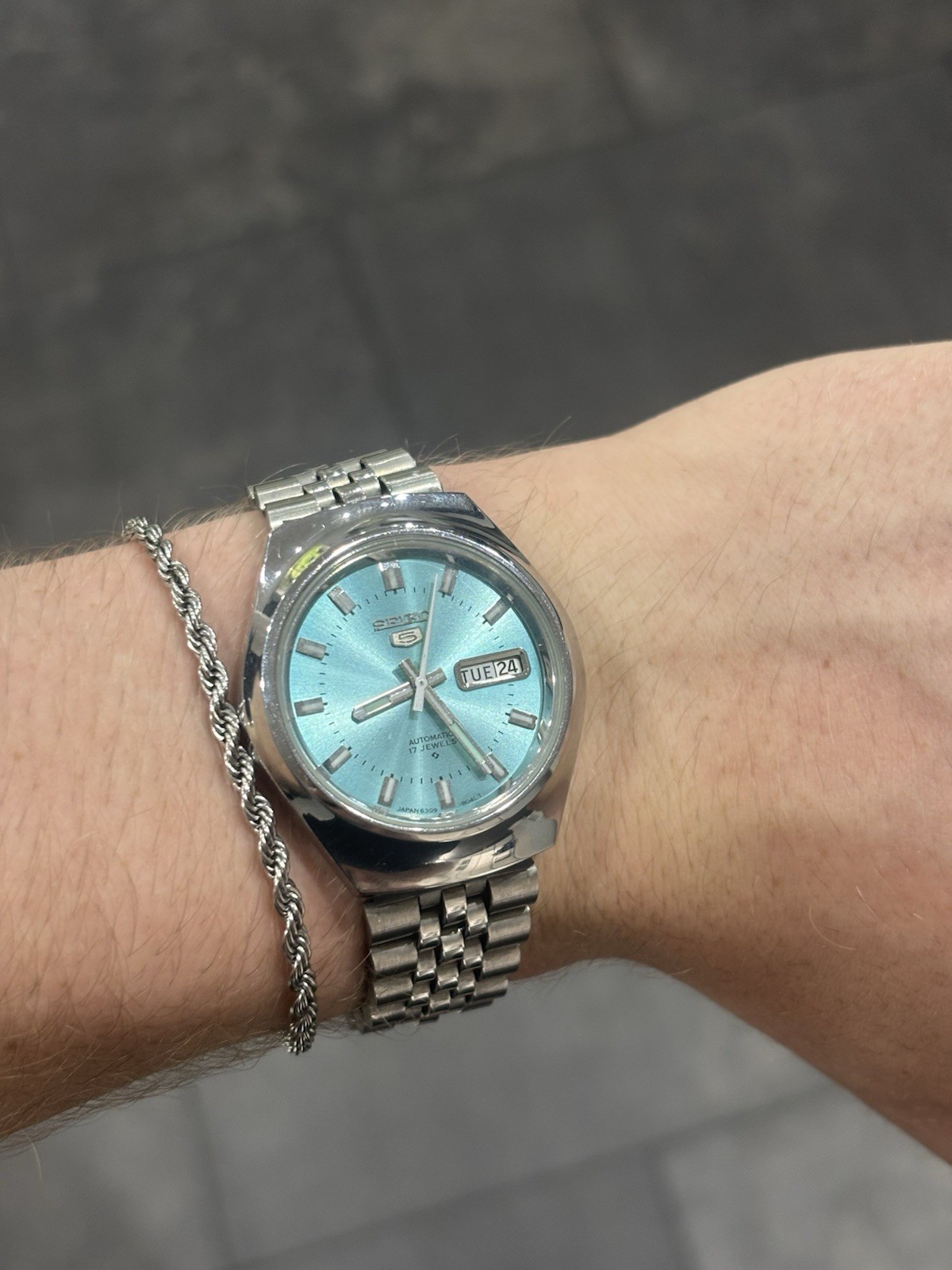 Seiko 5 Watch, Tiffany Blue Dial, Jubilee Bracelet, Smooth Bezel,6309 Movement.
