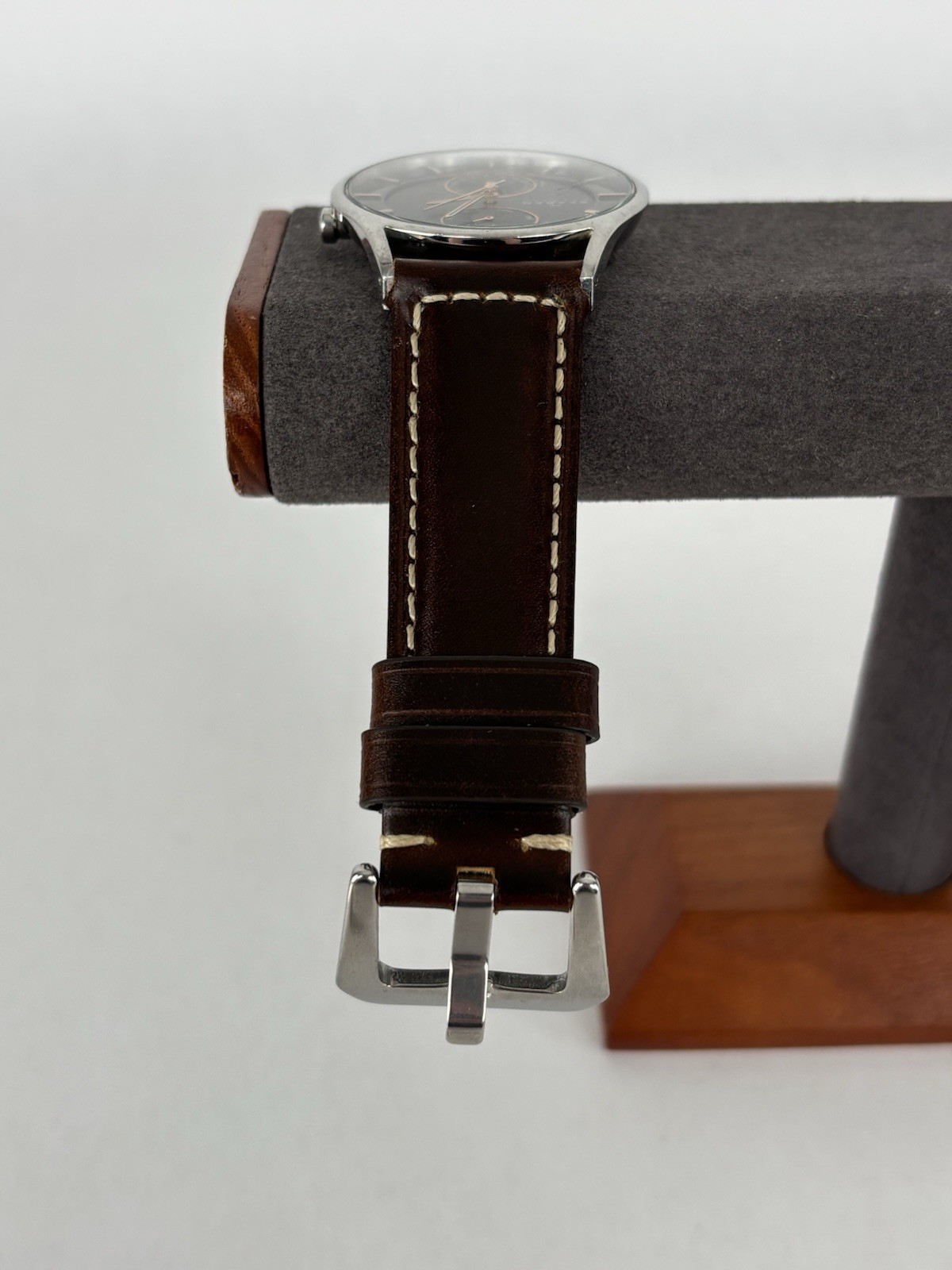 Skagen SKW6086 40mm Silver Tone Quartz Day/Date Watch w/Brown Band & New Battery