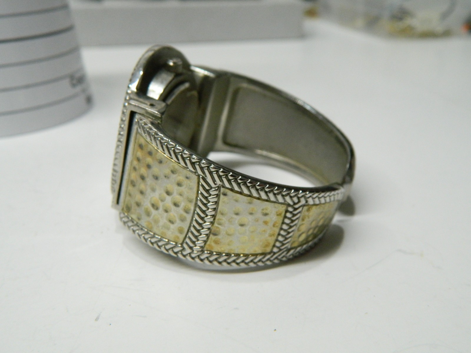 Vintage Susan Graver Ball peen hammered design women’s cuff style watch SUG 14