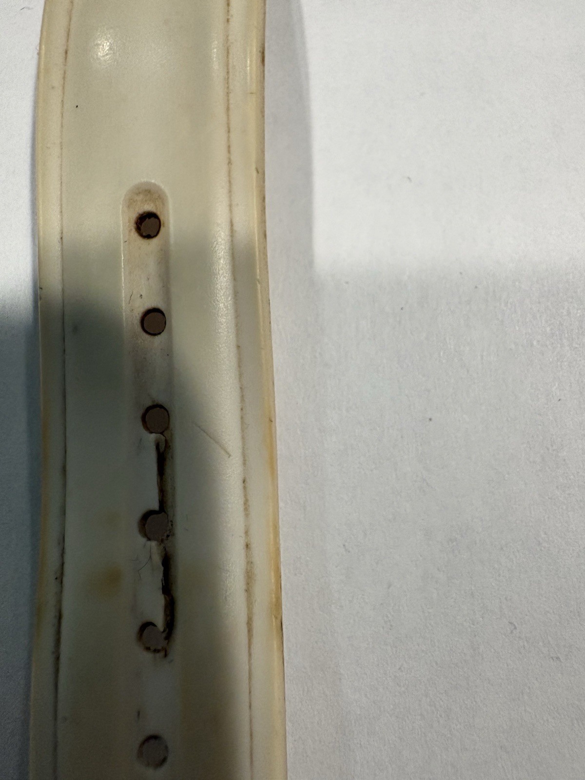 Vintage GUESS Watch White Plastic Rubber Band Needs Battery