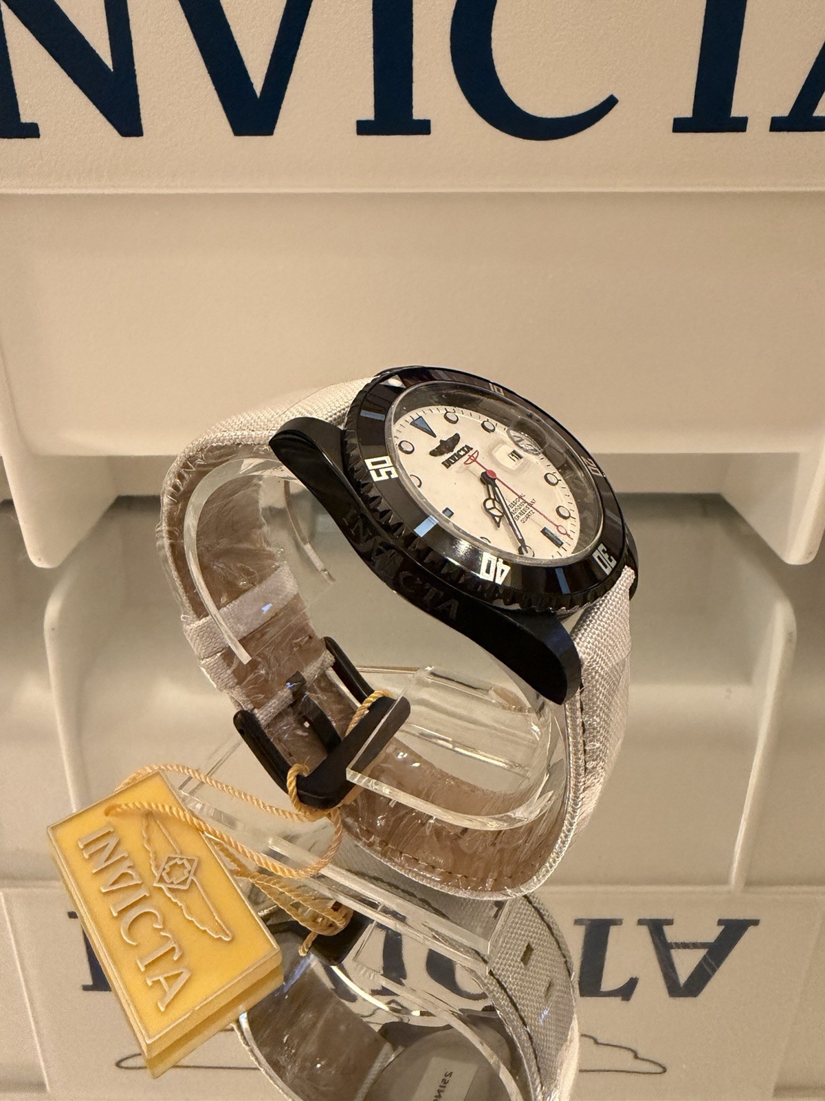Invicta Pro Diver Exovian 42mm White/White Leather
