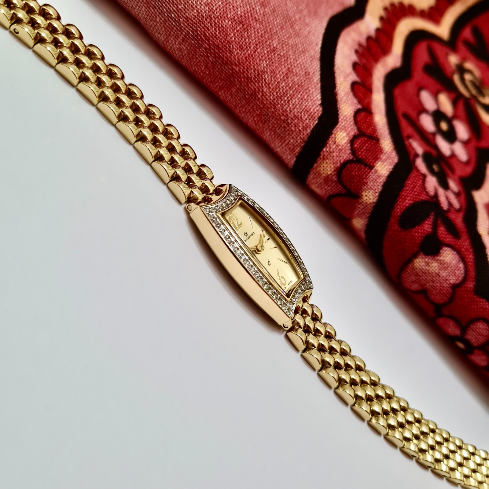 Watch for Women, Present for Her, Gold Colour, Gold Colour Dial, Cool Design