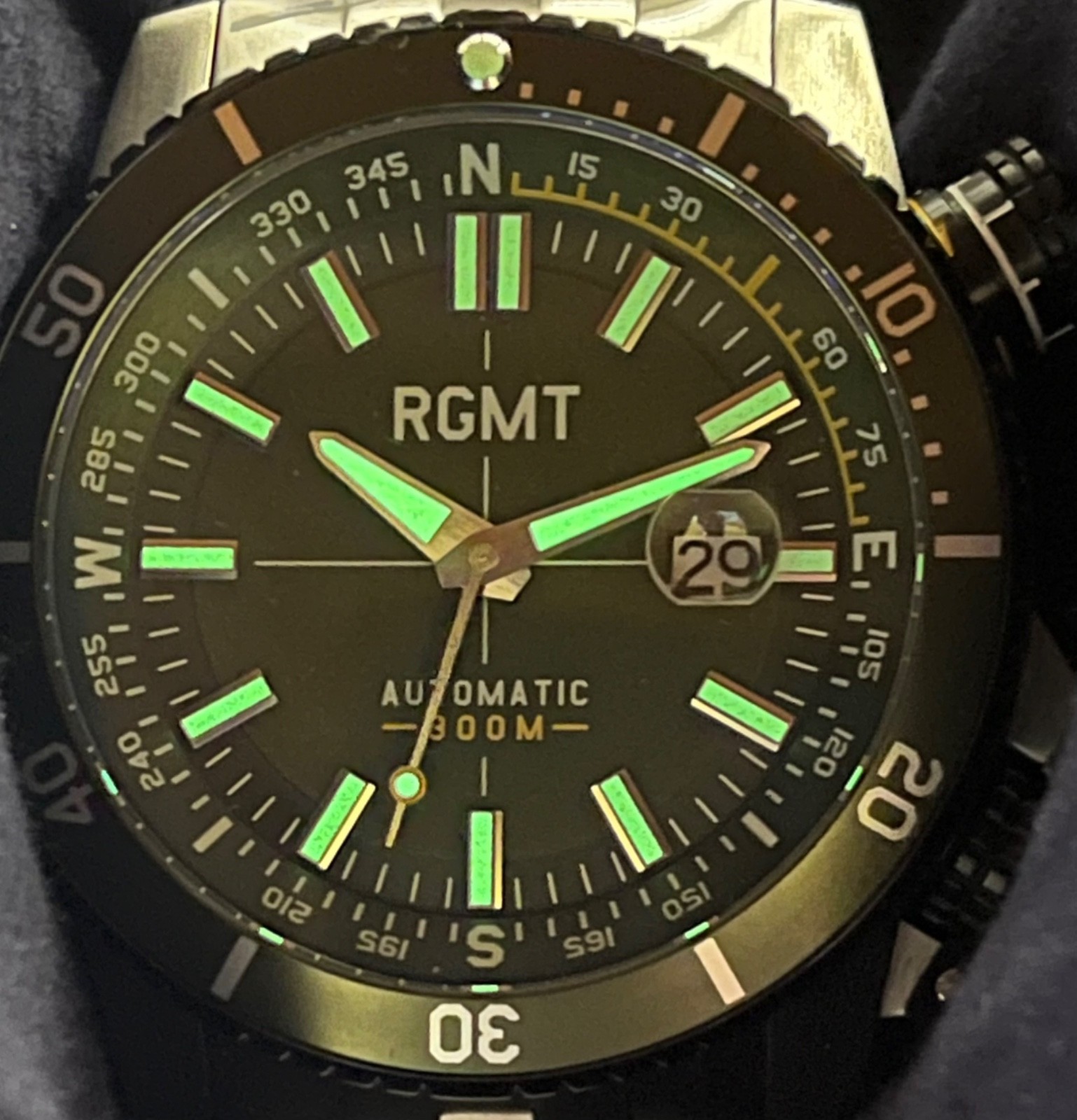 RGMT TERRAIN Green Dial Automatic Men’s Watch RG-8010-44 w/Binoculars and Pouch
