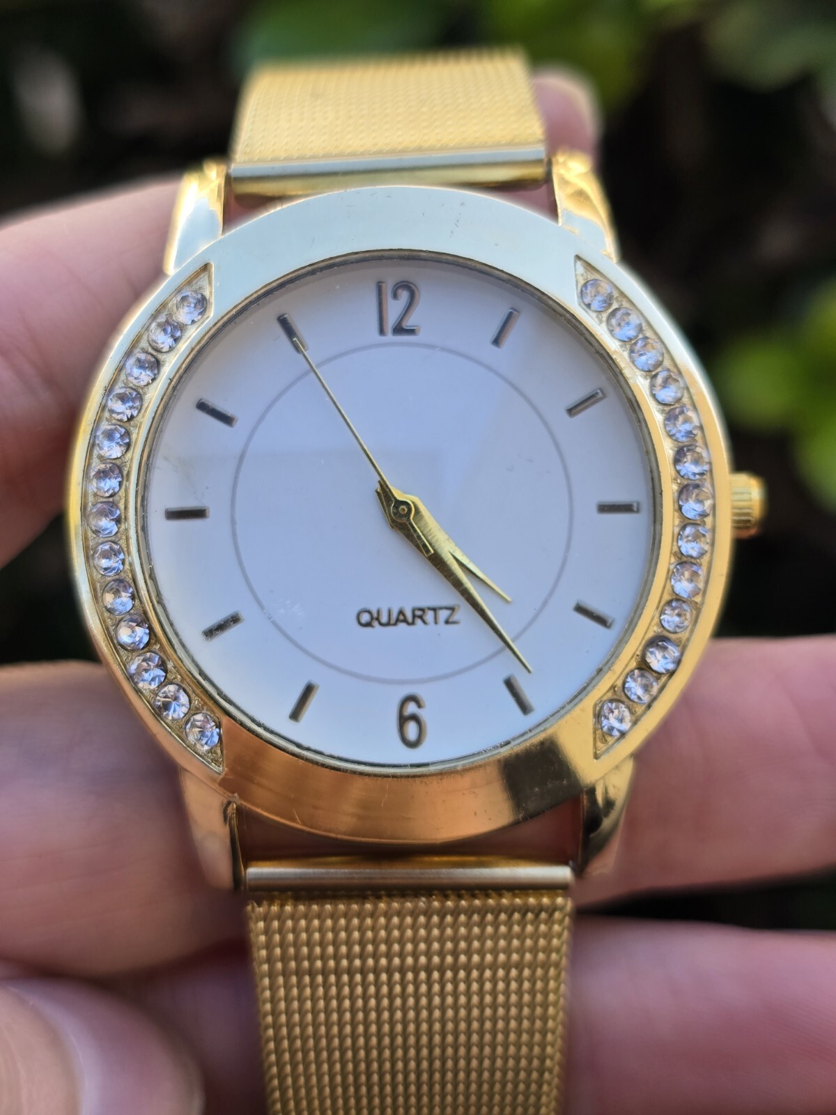 Quartz Gold Tone Mesh Clear Rhinestones Ladies Wrist Watch 7″ Needs Battery