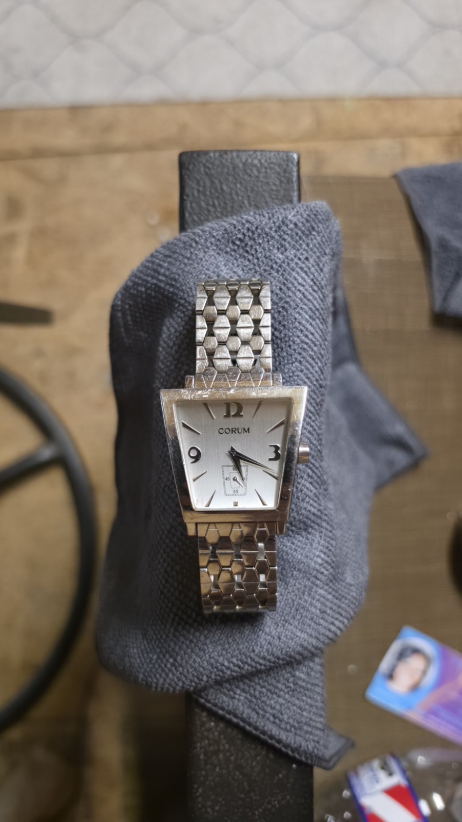 Vintage CORUM Boutique Ref. 105.404.20 Swiss Quartz Watch SS Original Owner