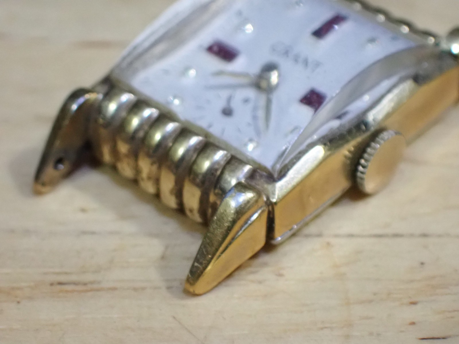 Grant 17 Jewel Men’s Manual Wind Wristwatch runs a little Faux Ruby & Diamond