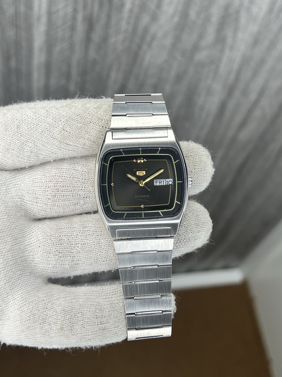 Vintage Seiko 5 Automatic TV Shape 6309-4004 Day/Date Men’s Wristwatch Japan.
