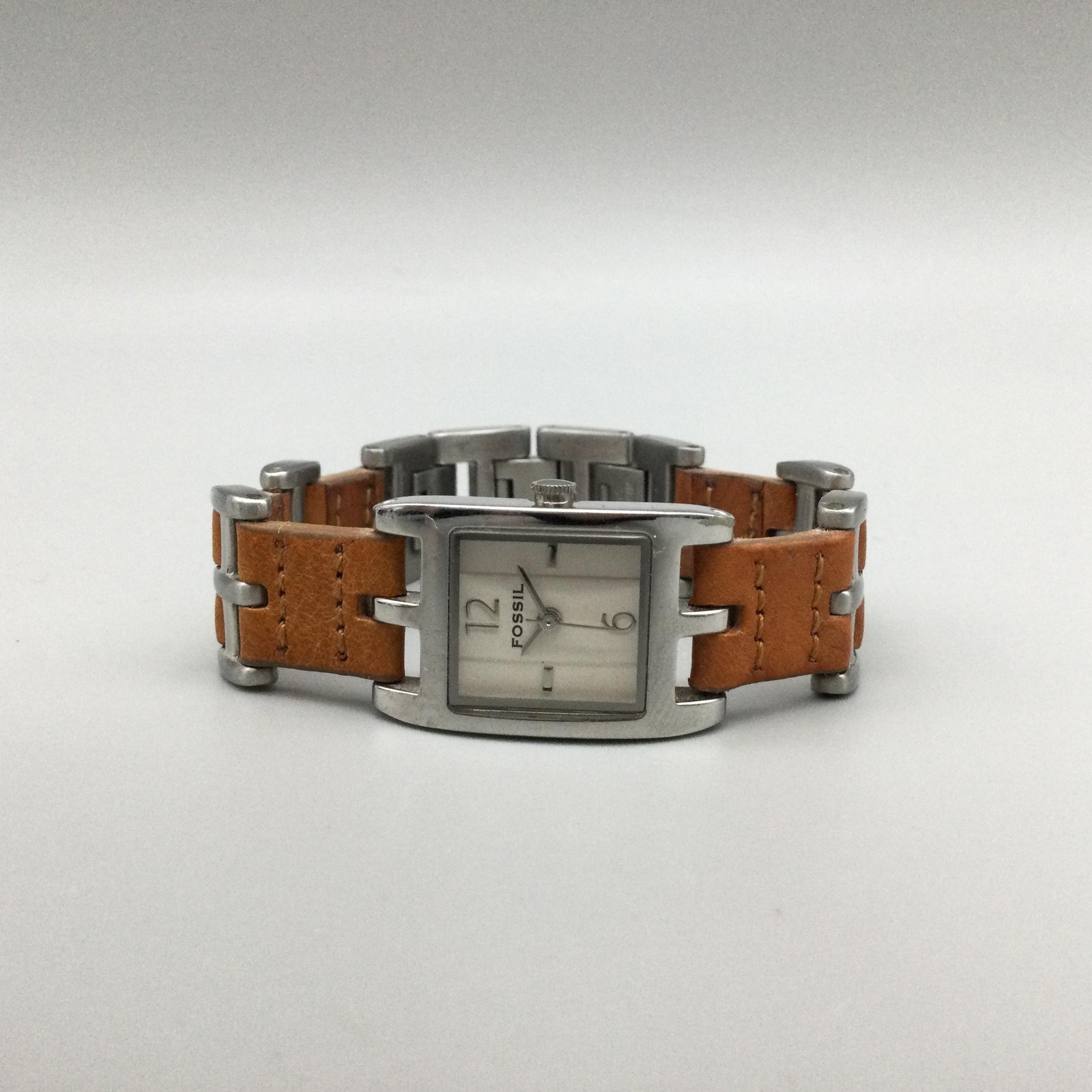 Fossil Womens Watch 18mm Silver Tone Tan Leather ES-9233 New Battery 6.75″