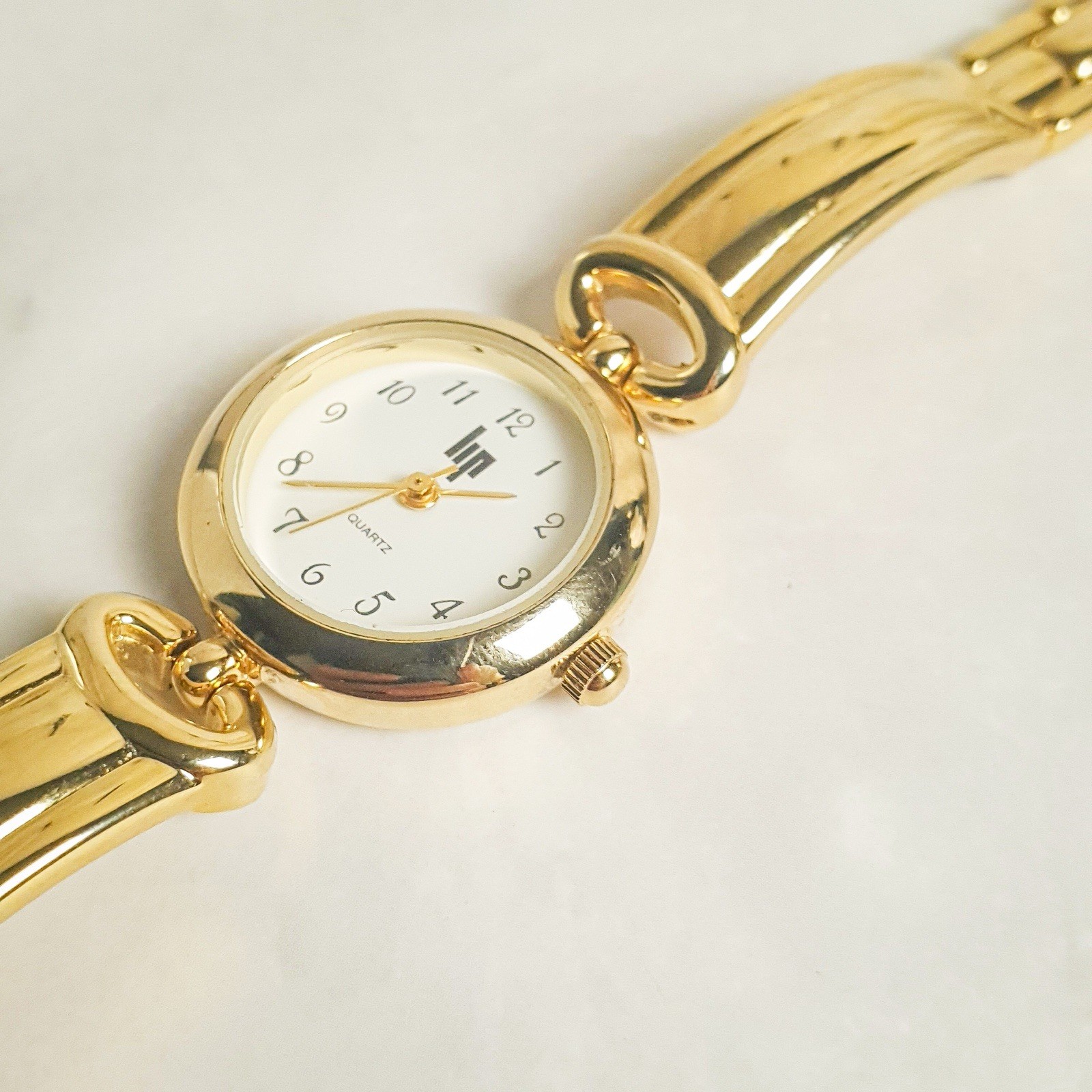 HP Ladies Gold Tone Quartz Wrist Watch White Dial Working New Battery