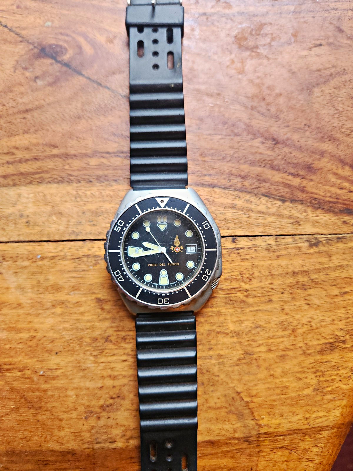 DPW Diver Quartz Watch Black Dial Date Unidirectional Bezel Rubber Strap