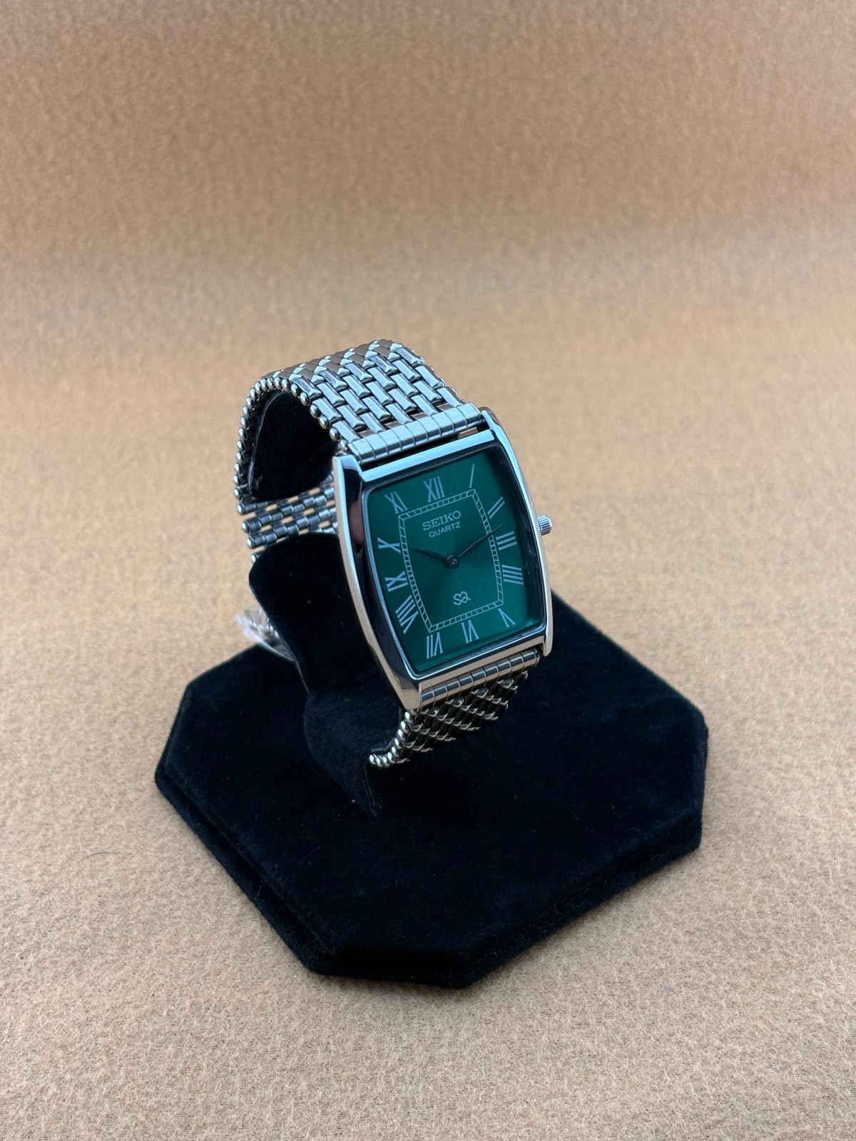 GREEN DIAL Vintage Seiko Slim Quartz Men’s barrel Wrist Watch