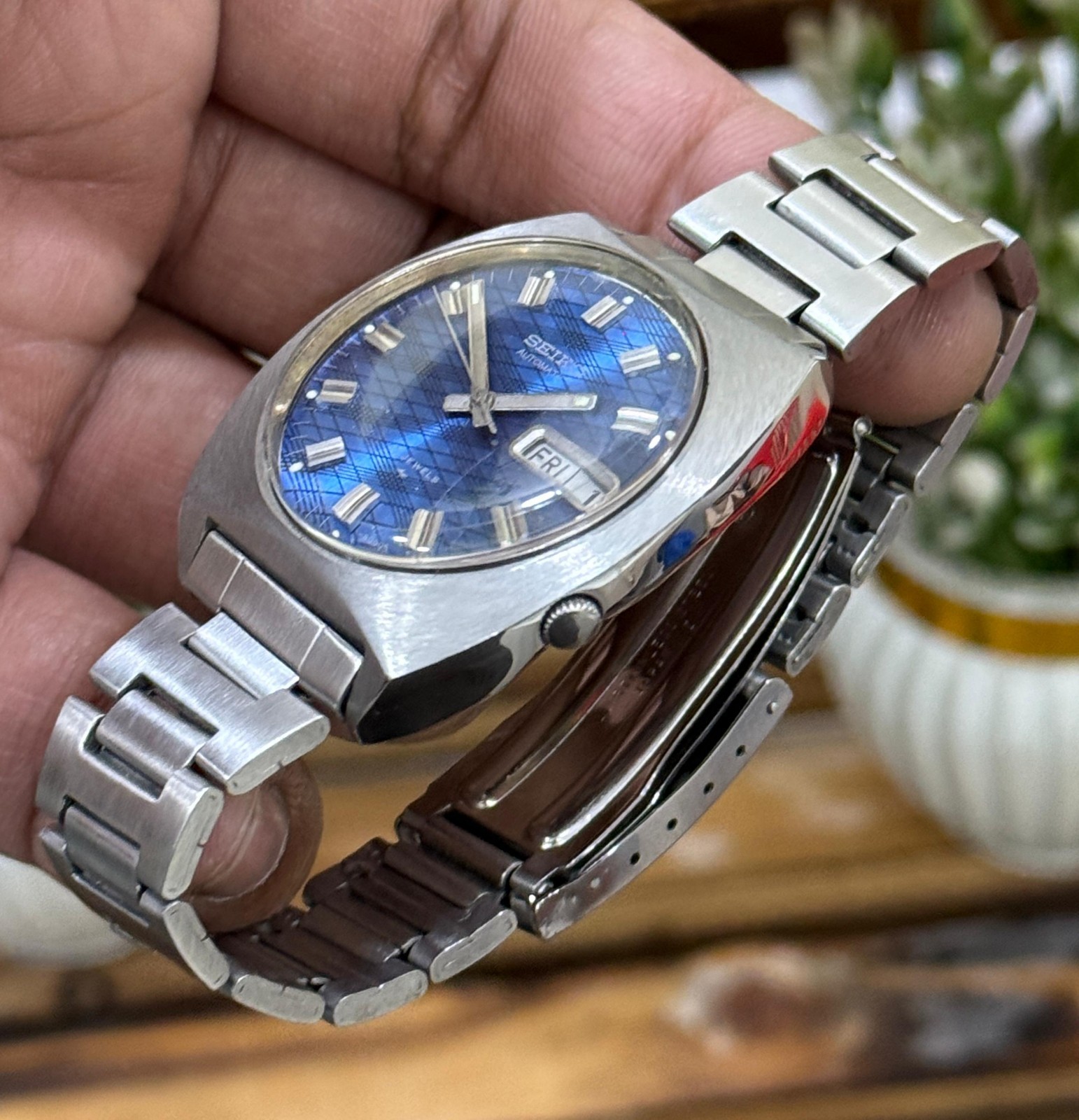 Vintage Seiko 5 Automatic Day/Date Blue Dial Wrist Watch For Men Japan 7009-8009