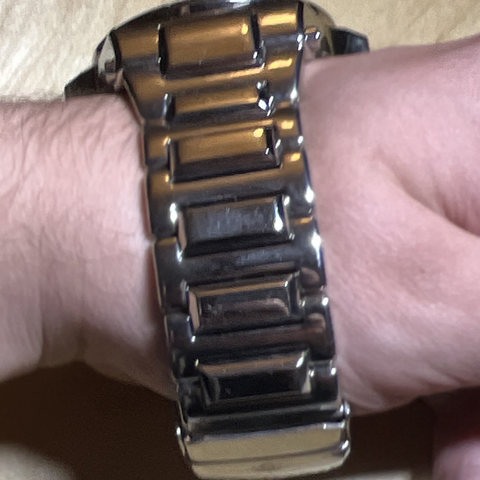 Invicta Akula Mechanical Tourbillon 52 mm – Rare Champagne Dial – Full Bracelet