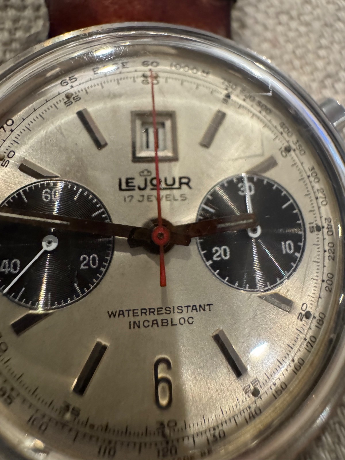 Le Jour vintage Panda Chronograph Date Valjoux