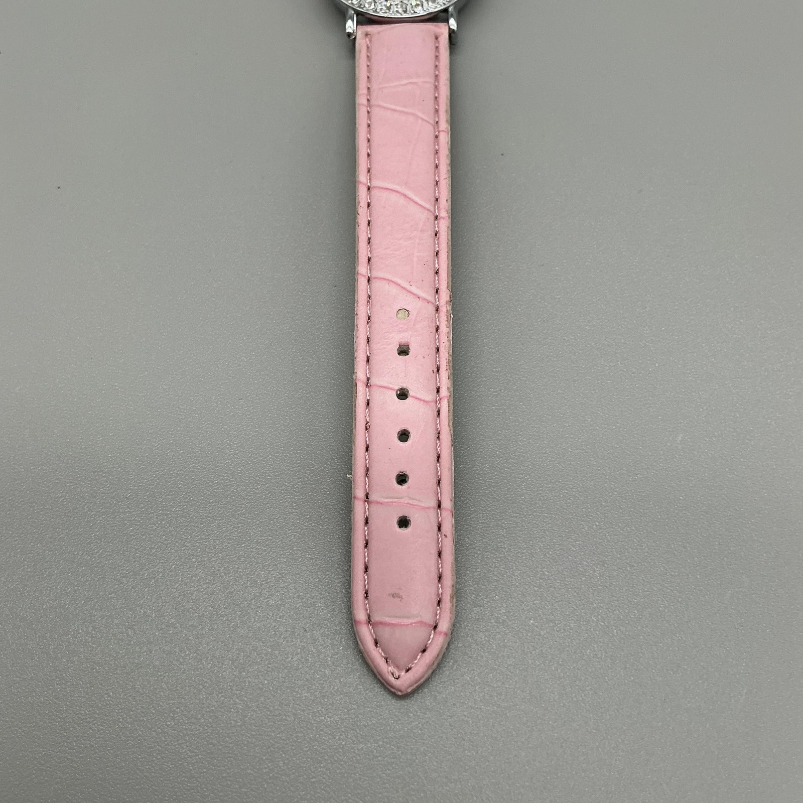 Lure Women Watch 30mm Silver TonePink Leather Floating Crystal Bezel New Battery