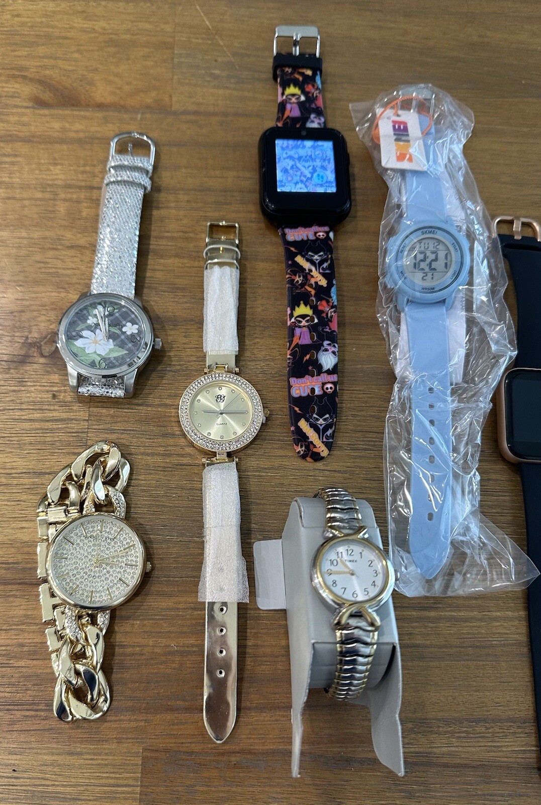*Lot of 8* Assorted Quartz Digital & Analog Watches (Timex, Smartwatch, Kendall)