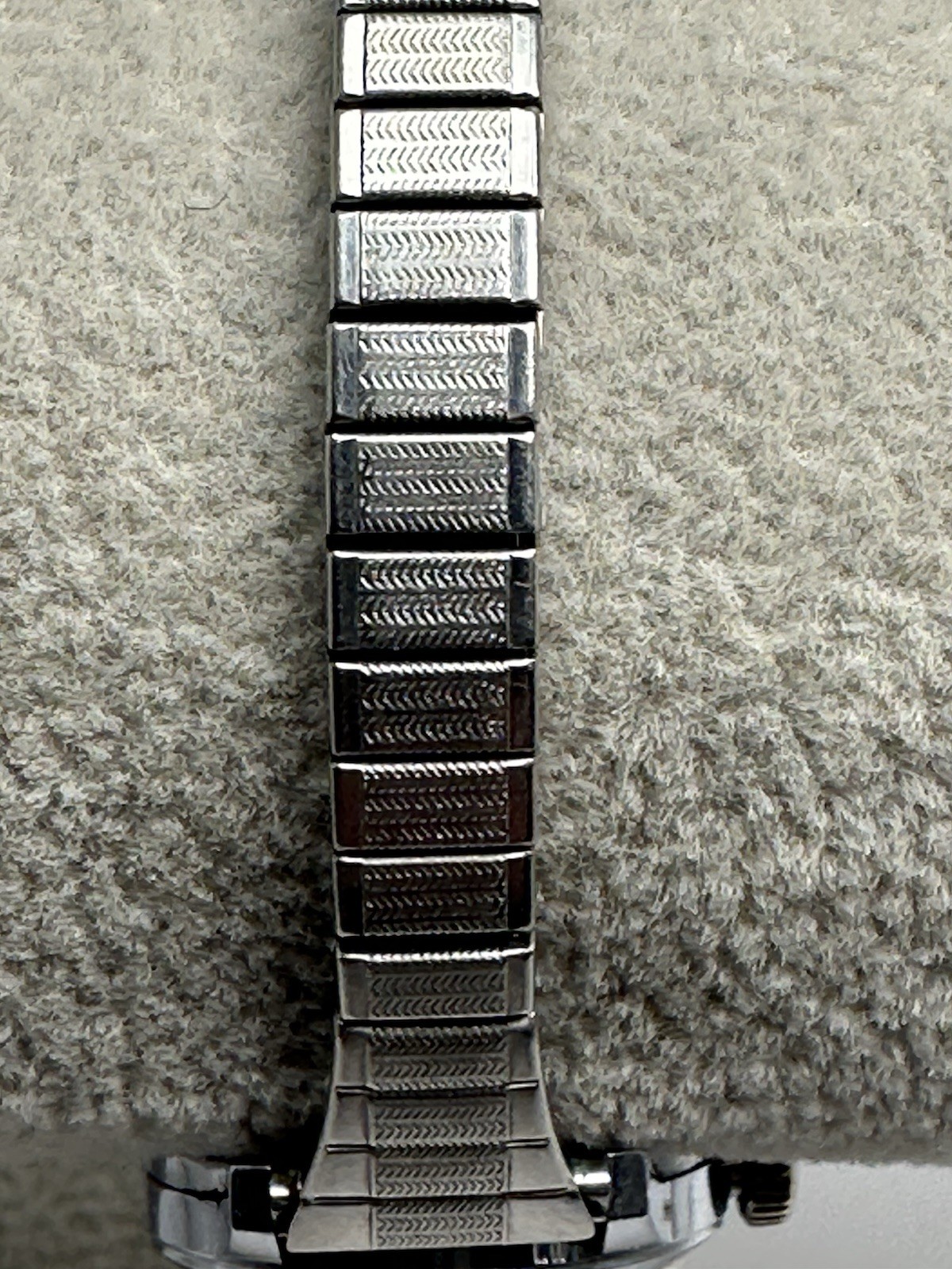 Solow Ladies Watch 17 Jewels Works Manual Wind Incabloc 23MM 5.75″ Stretch G24