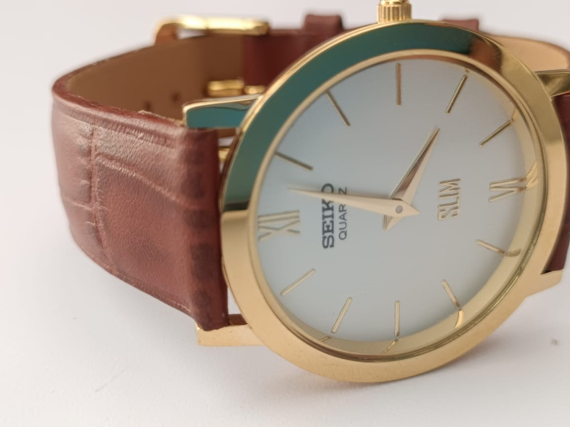 Vintage Seiko Quartz Japan Made White Dial Men’s Wrist Watch Looking Good