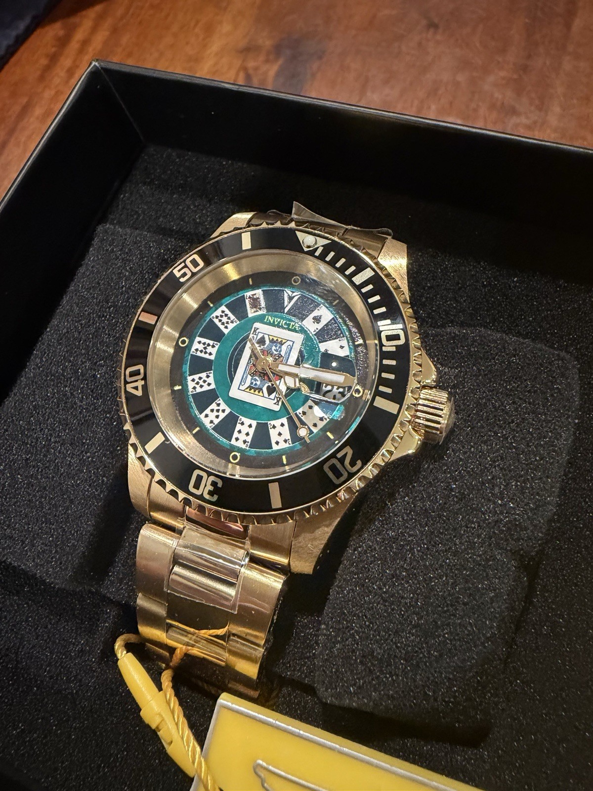 Invicta Pro Diver Men’s Quartz Date Gold/Green Playing Cards Dial Box