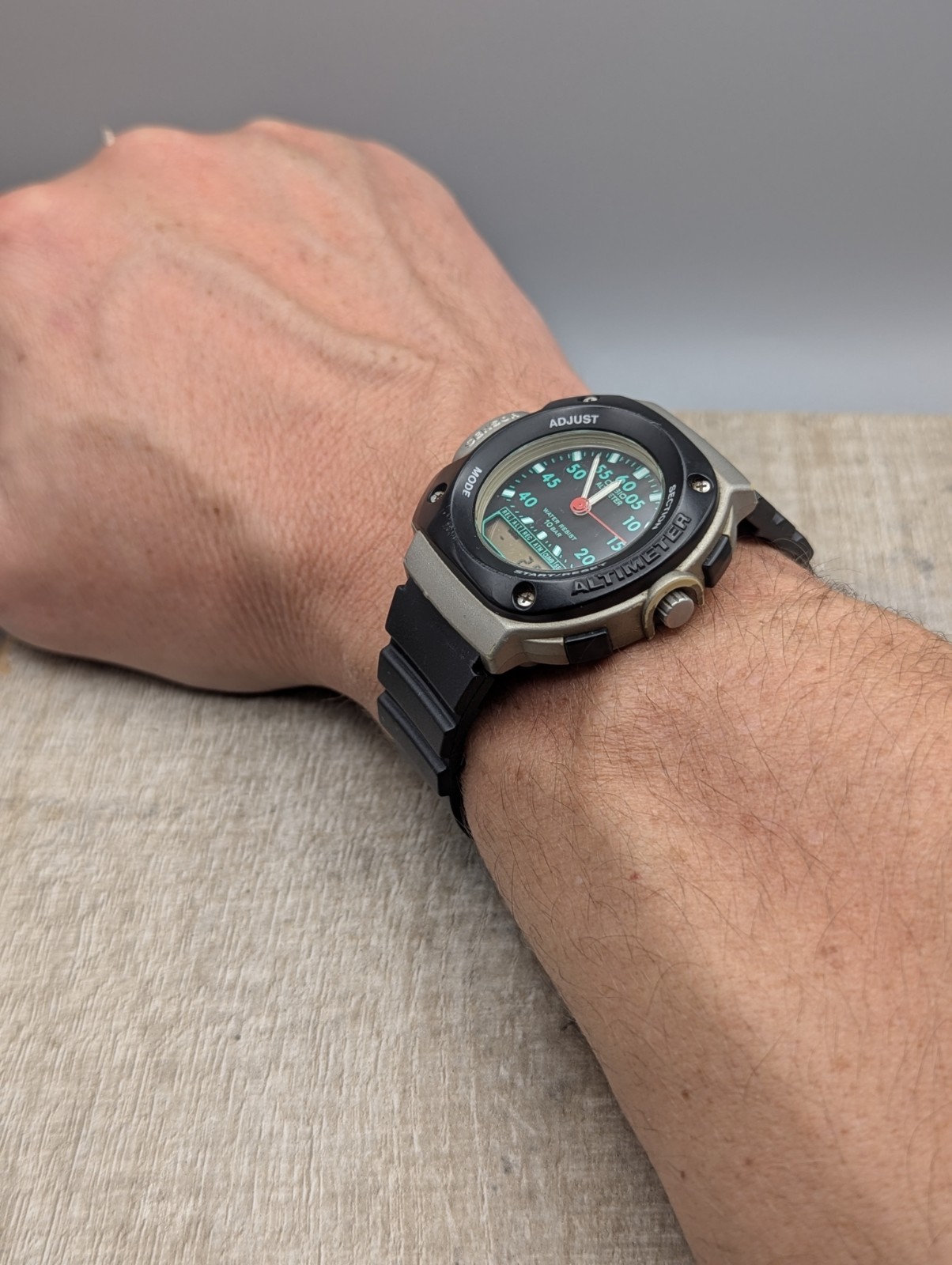 Casio APX-100 Altitude Sensor Men’s Digital Vintage Watch. Works Perfectly Rare