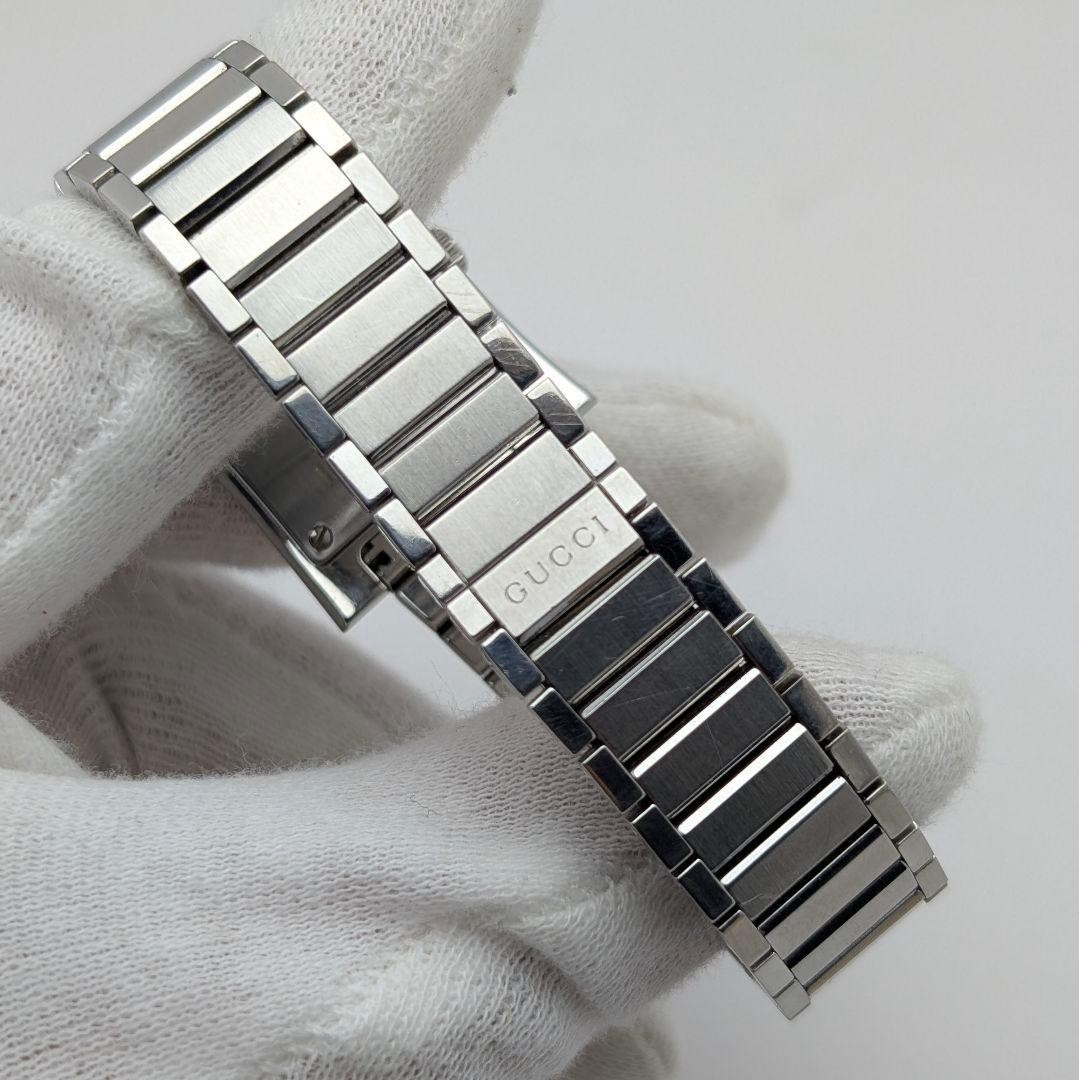Gucci 111L Diamond 10P Square Silver Dial Women’s Quartz Watch Box Booklet